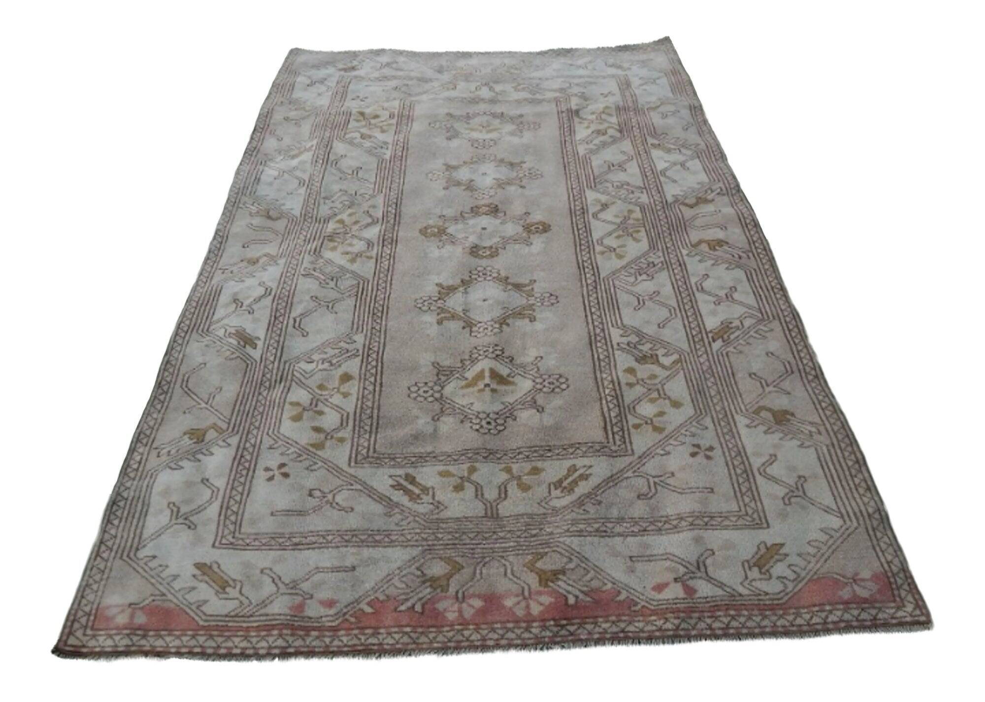 Vintage handmade Turkish rug 160x229 cm