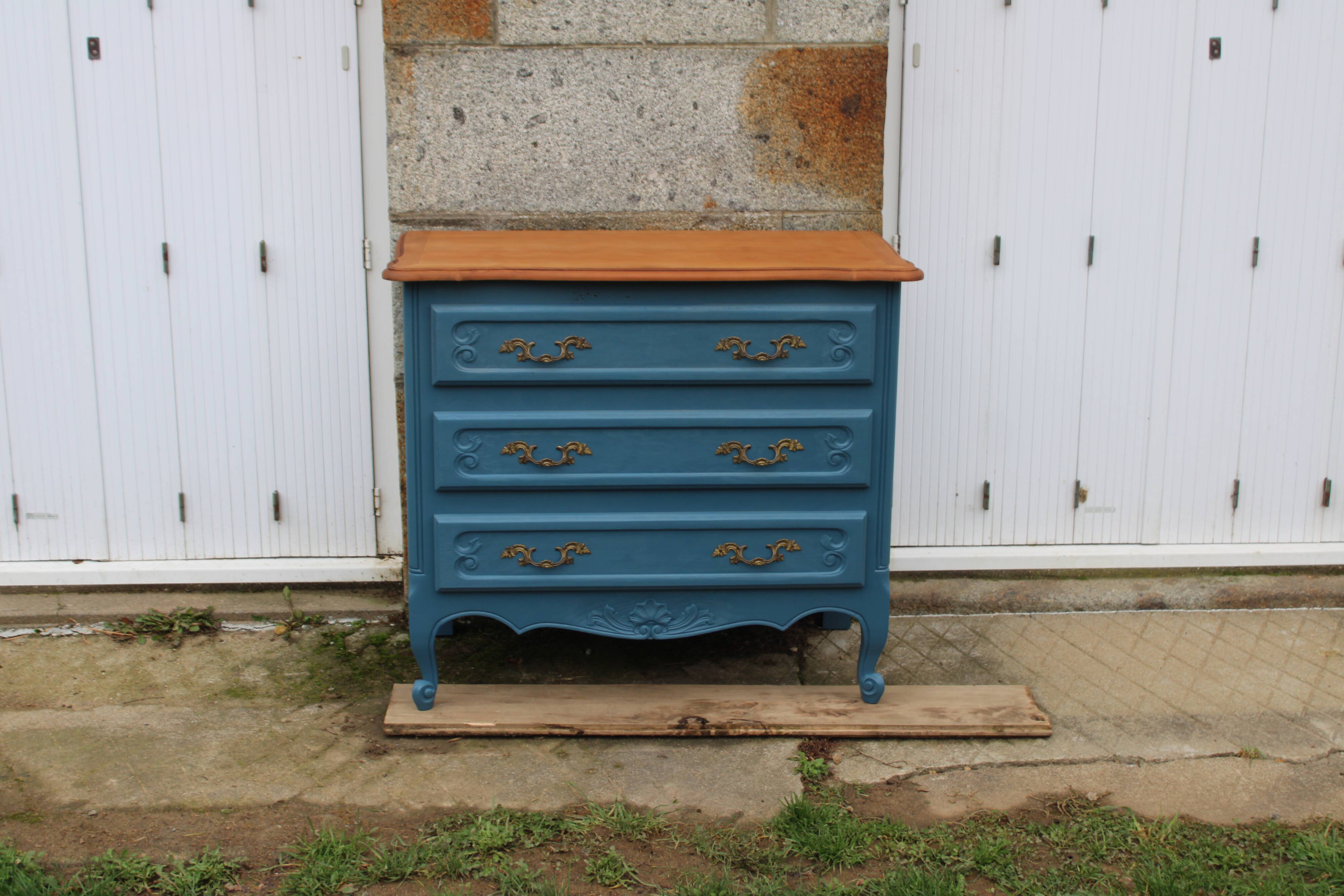 Commode ancienne rénovée bleu – plateau bois – 3 tiroirs