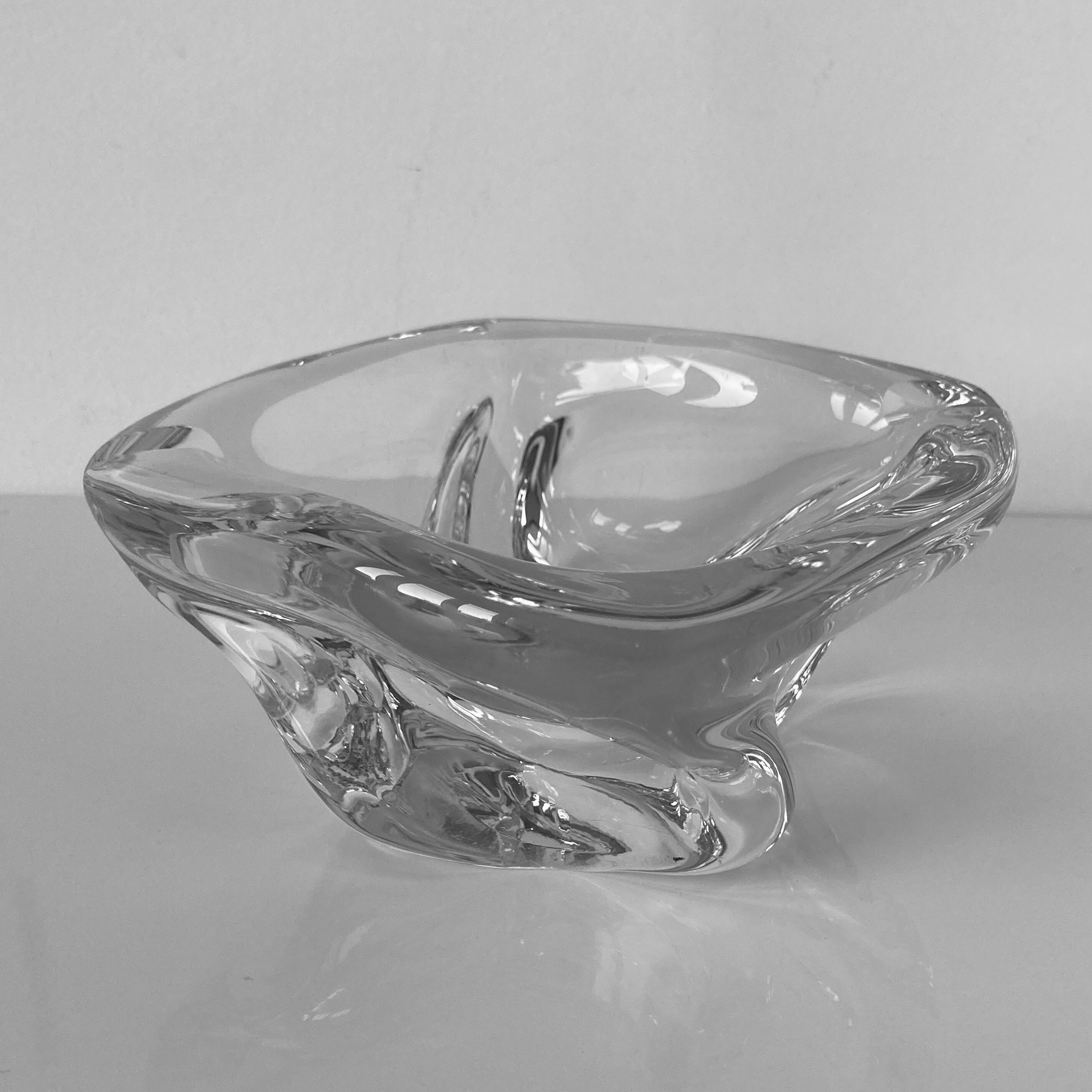 Imposing vintage ashtray in colorless crystal from the Daum house in Nancy