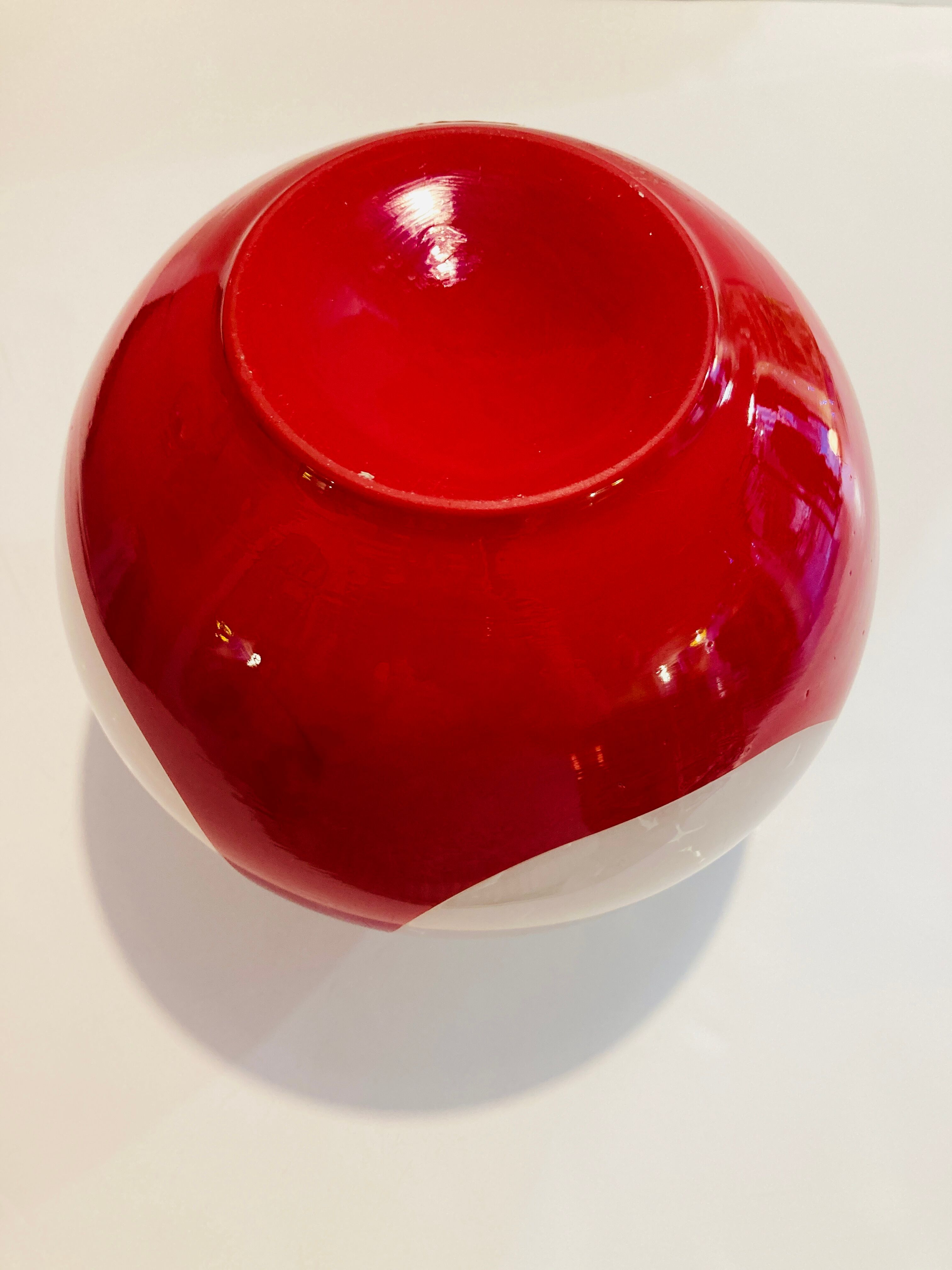 Marmorean glass ball vase in white murano and red-deco-retro-vintage