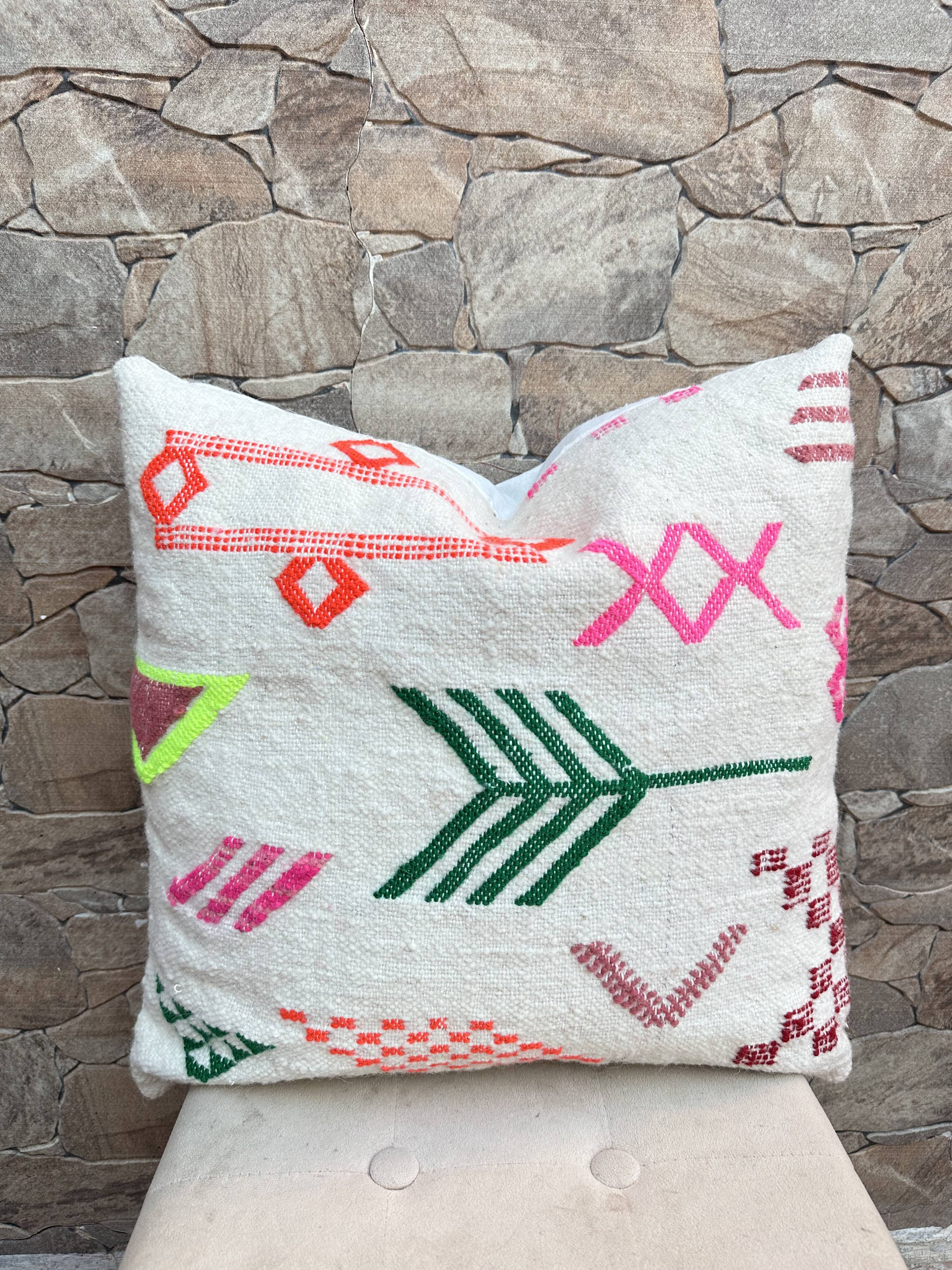 Handmade Berber wool cushion: Moroccan Kilim cushion (45x45cm)