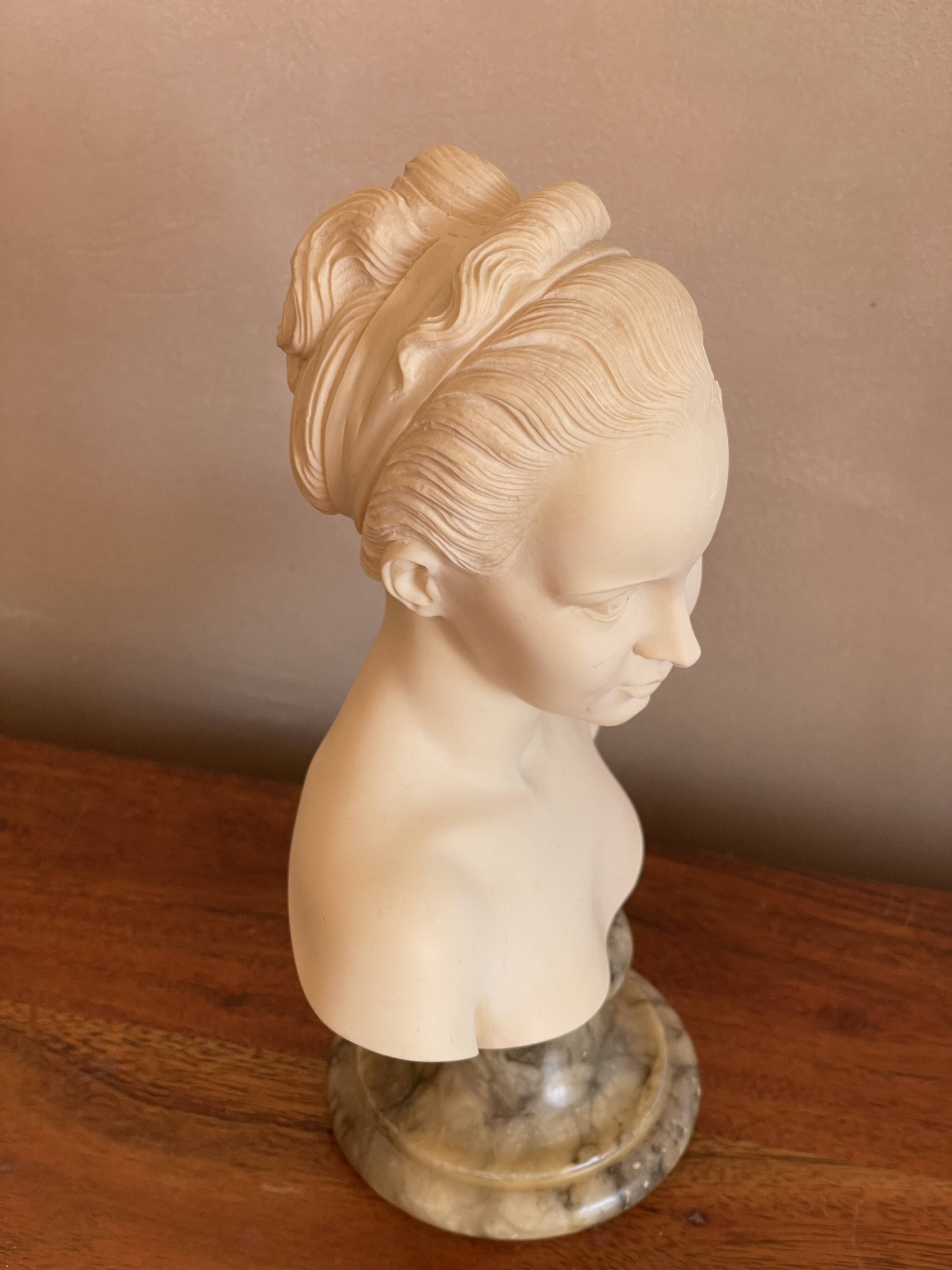 Buste femme en albâtre