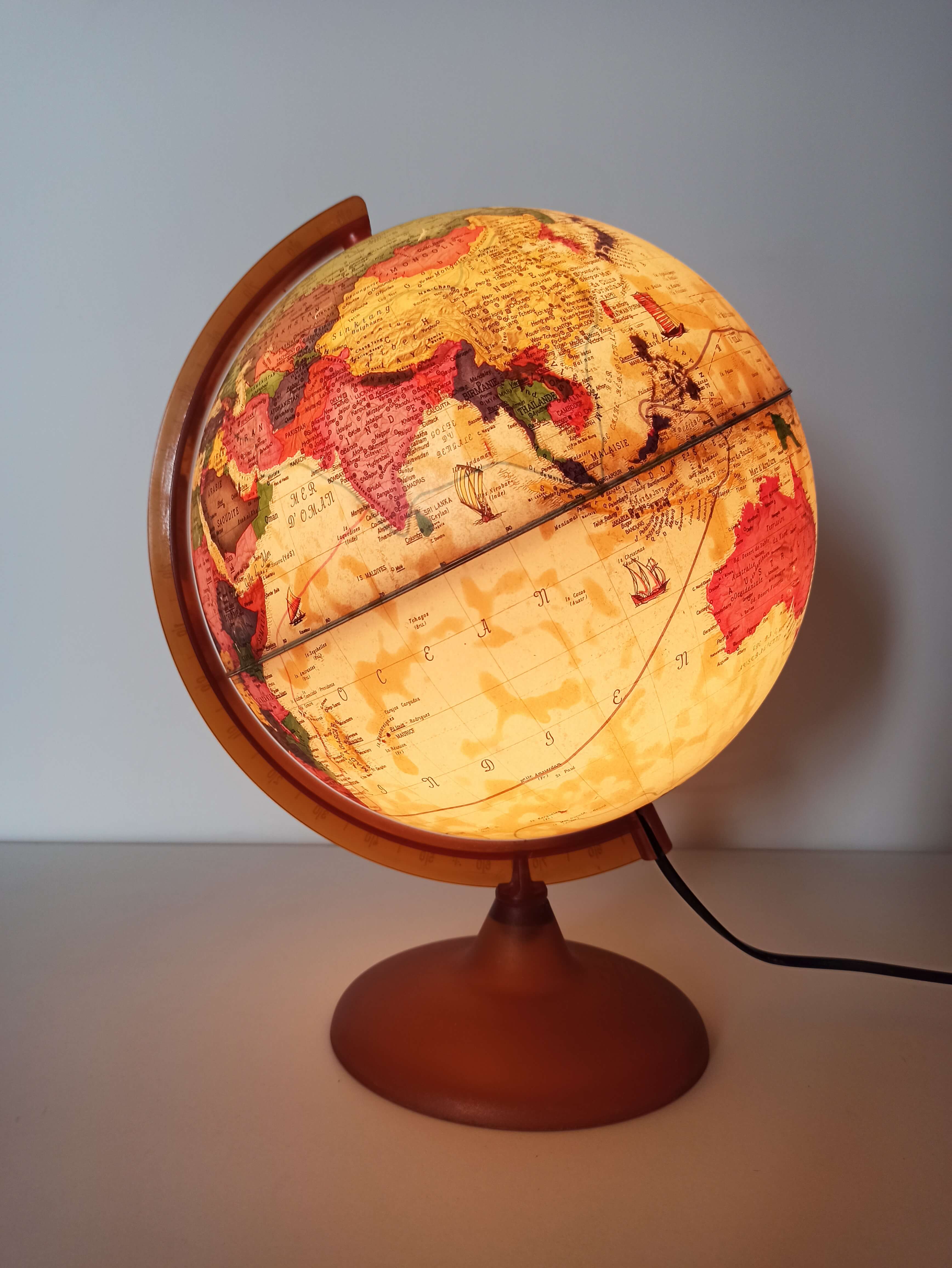 Vintage light world 1970 dark orange base