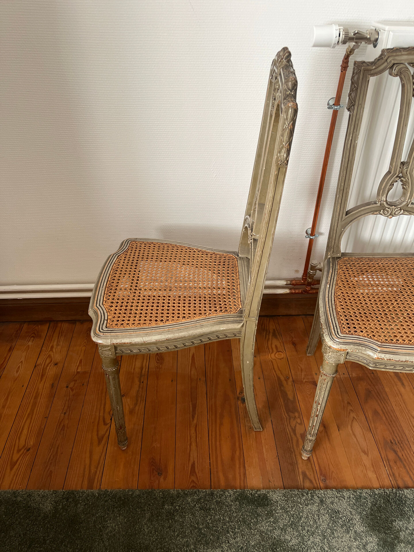 Paire de chaises Louis XVI