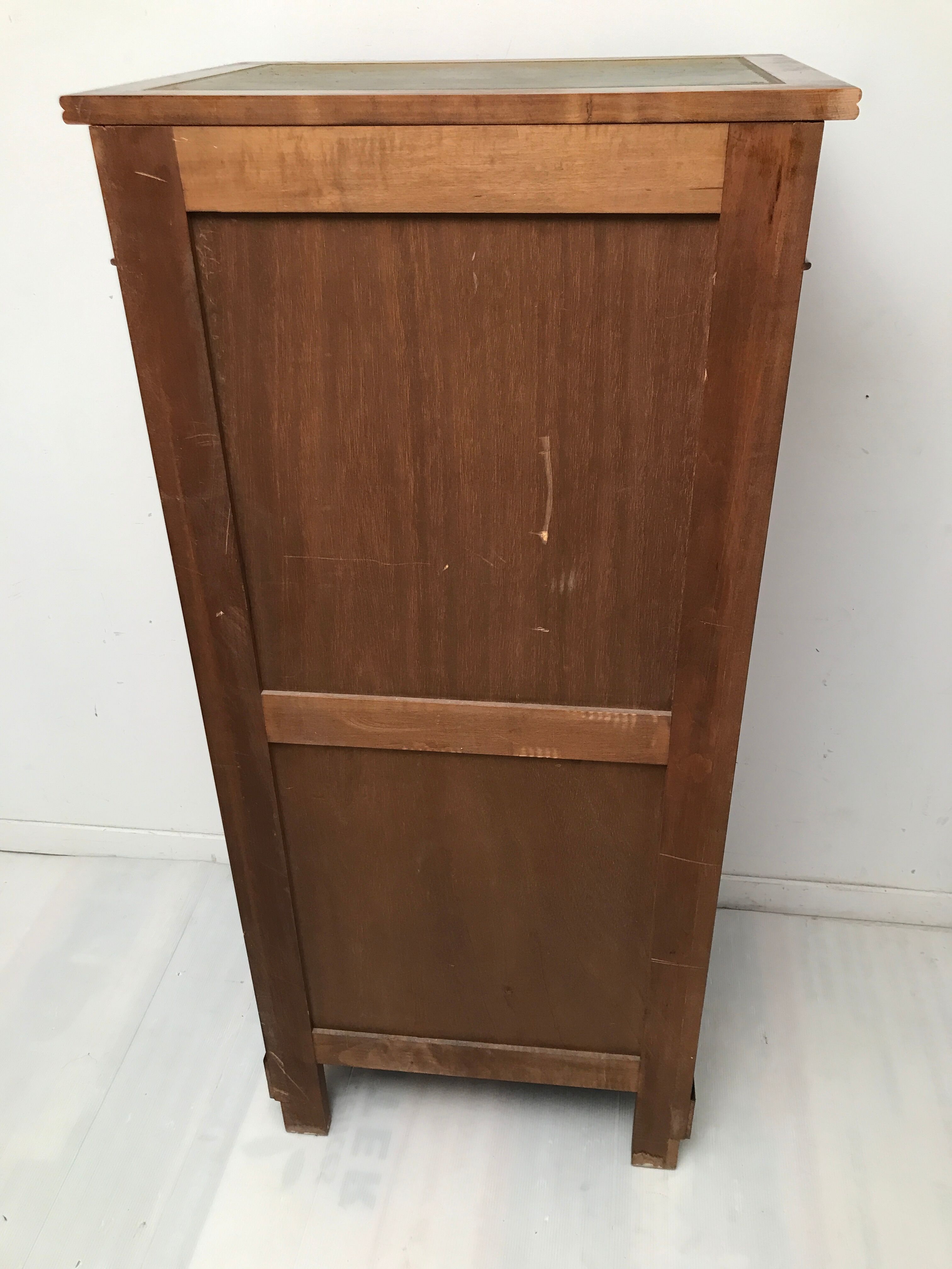 Cardboard maker Louis Philippe