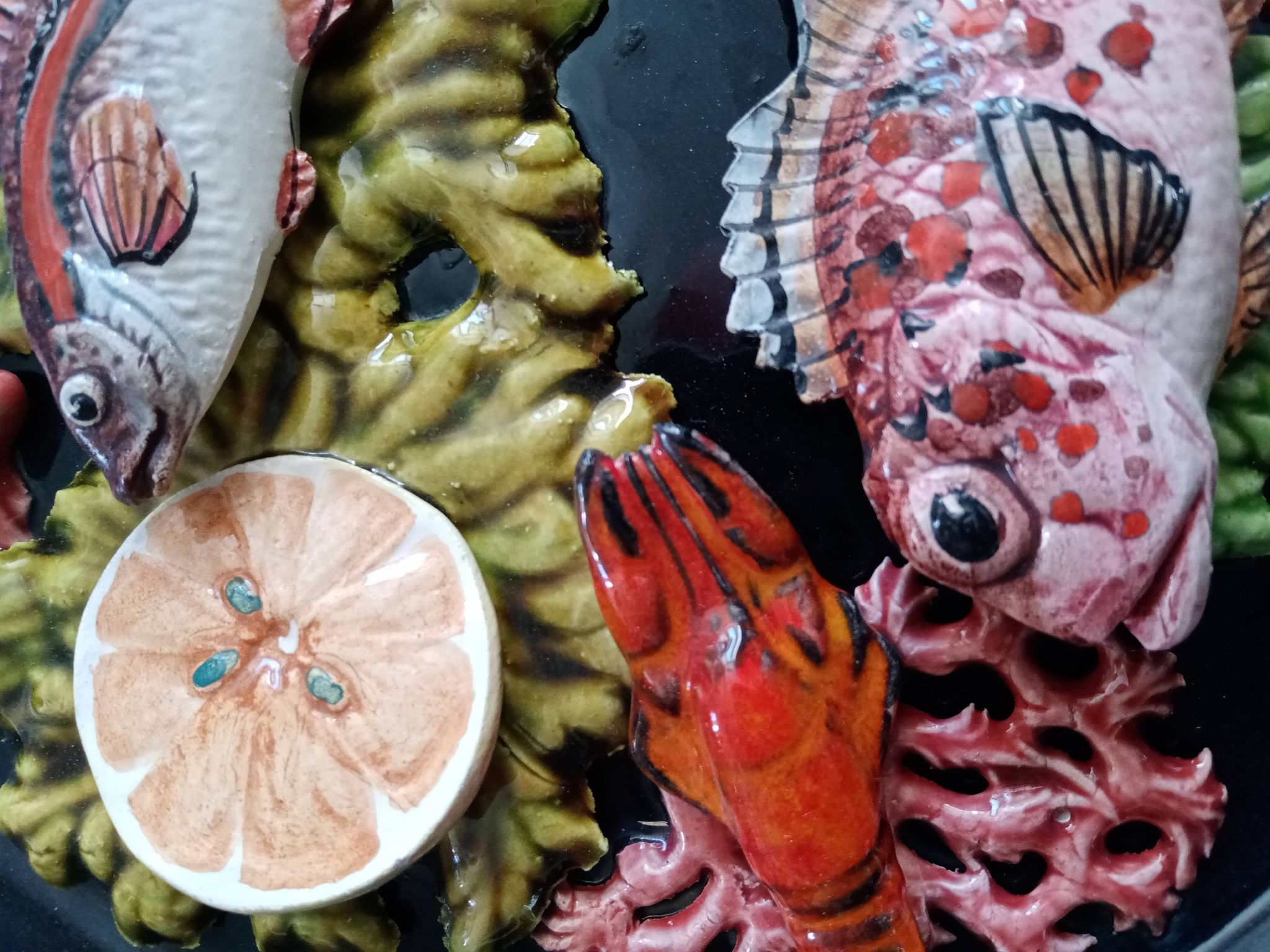 Decorative plate of fish barbotine Vallauris