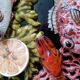 Assiette décorative barbotine poissons Vallauris