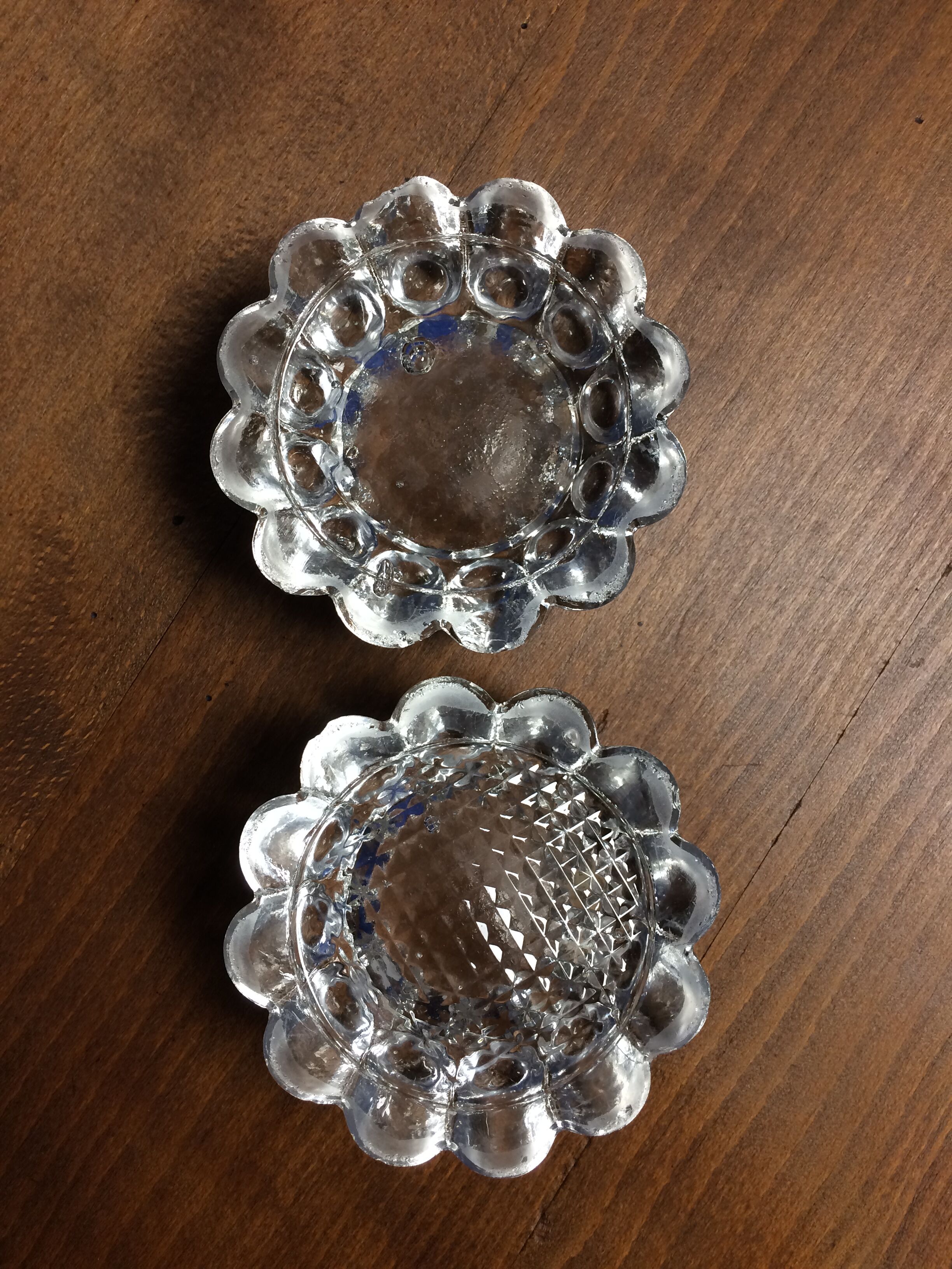 Paire de bougeoirs en verre