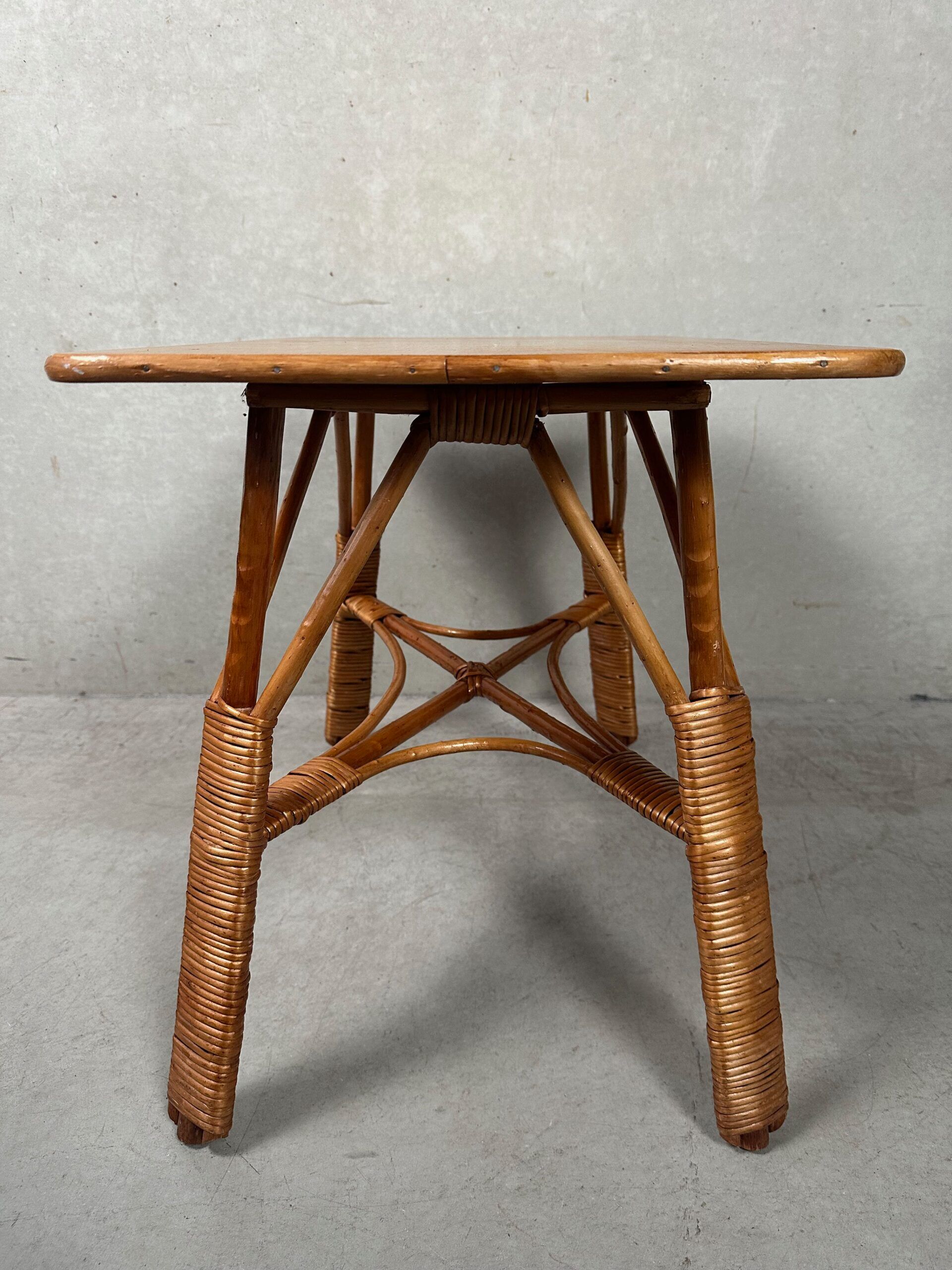 Table en rotin vintage – boho