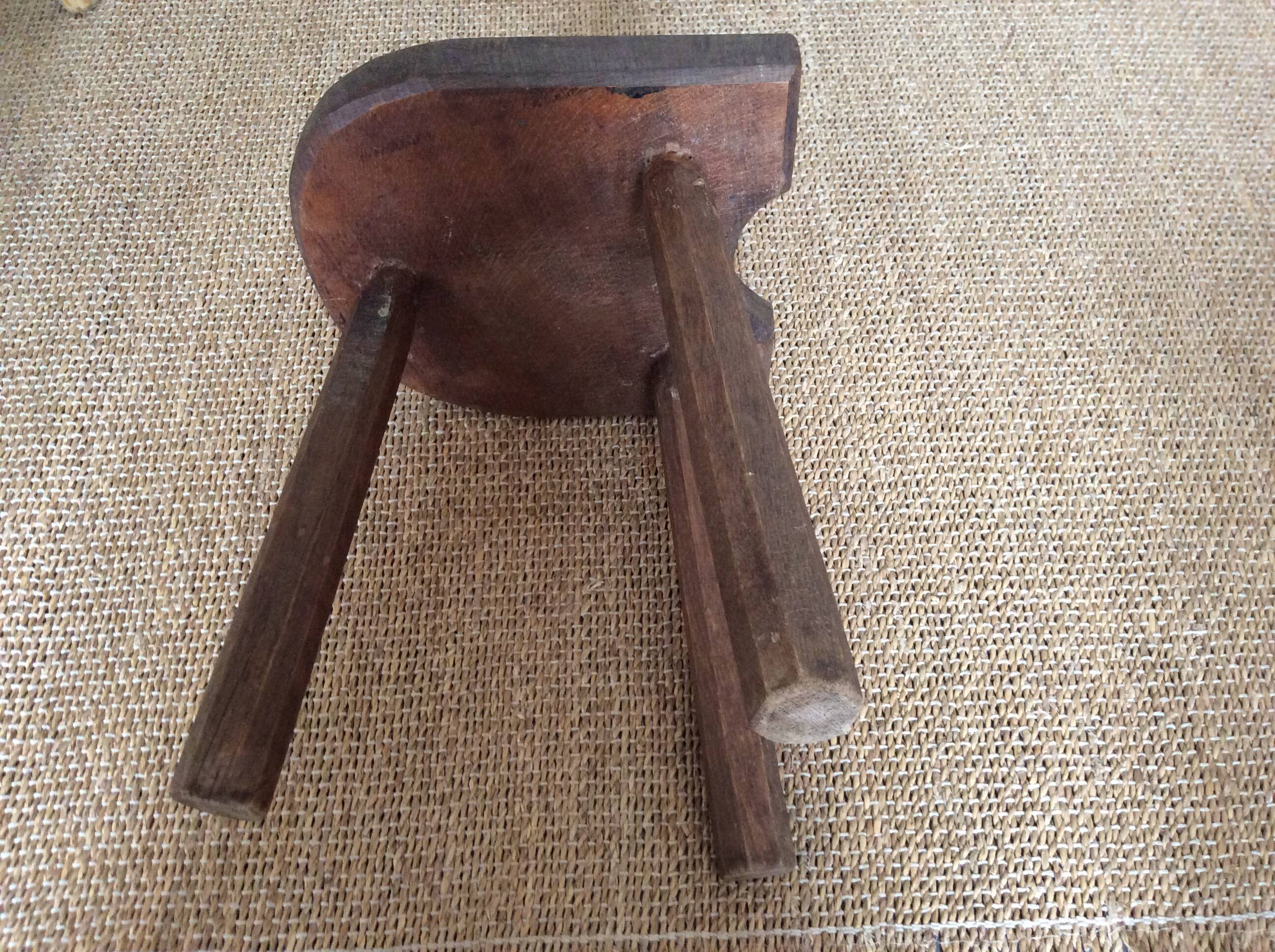 Tabouret tripode