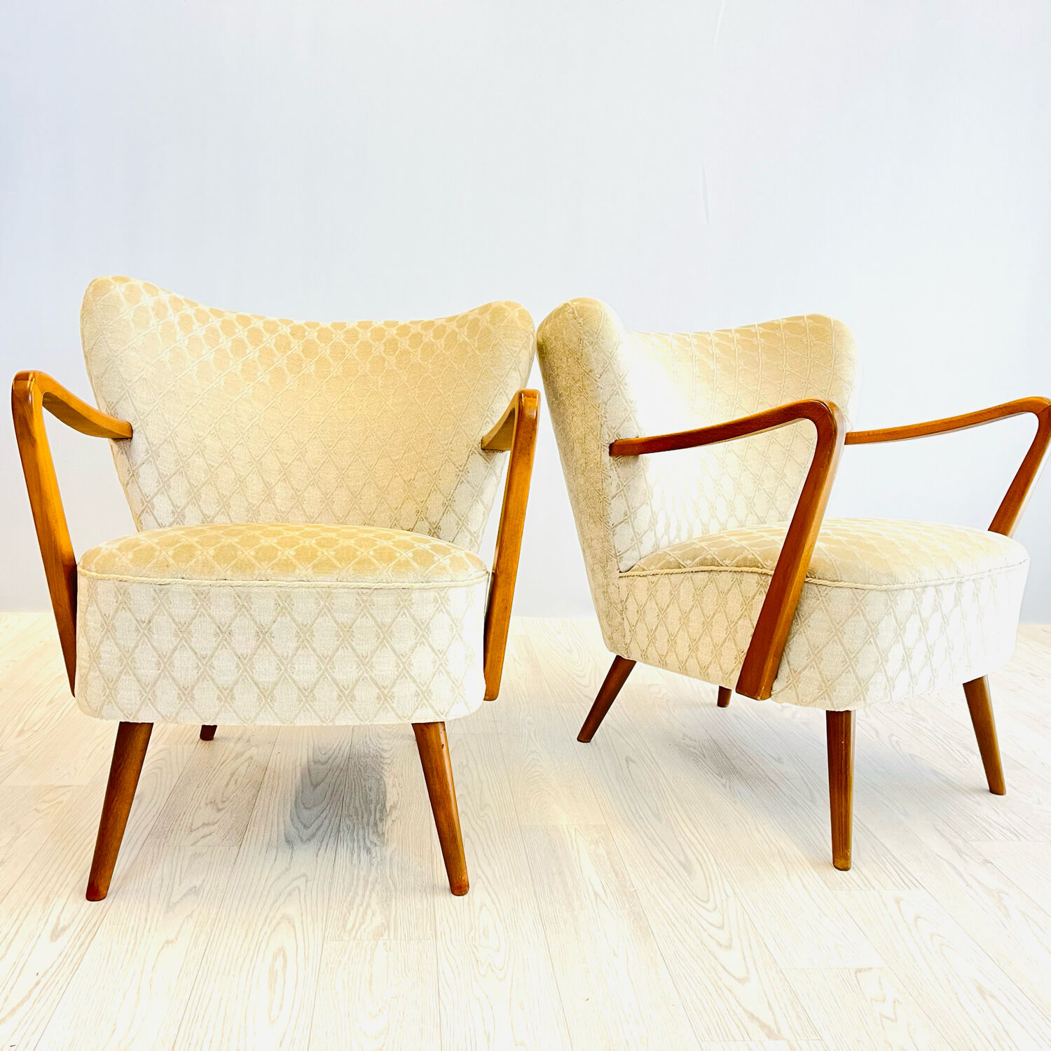 Pair cocktail chairs