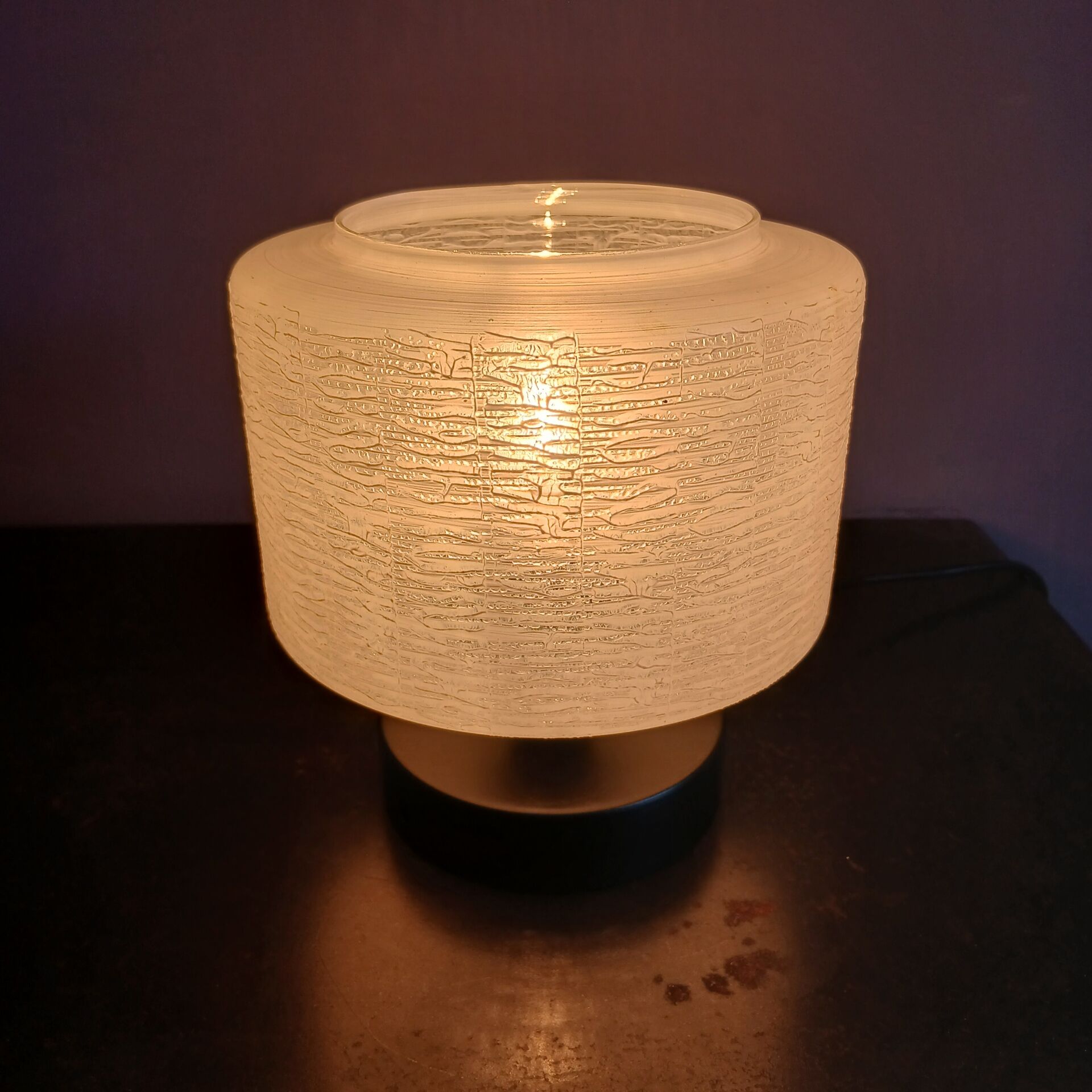 1 vintage table lamp, 4 in stock.