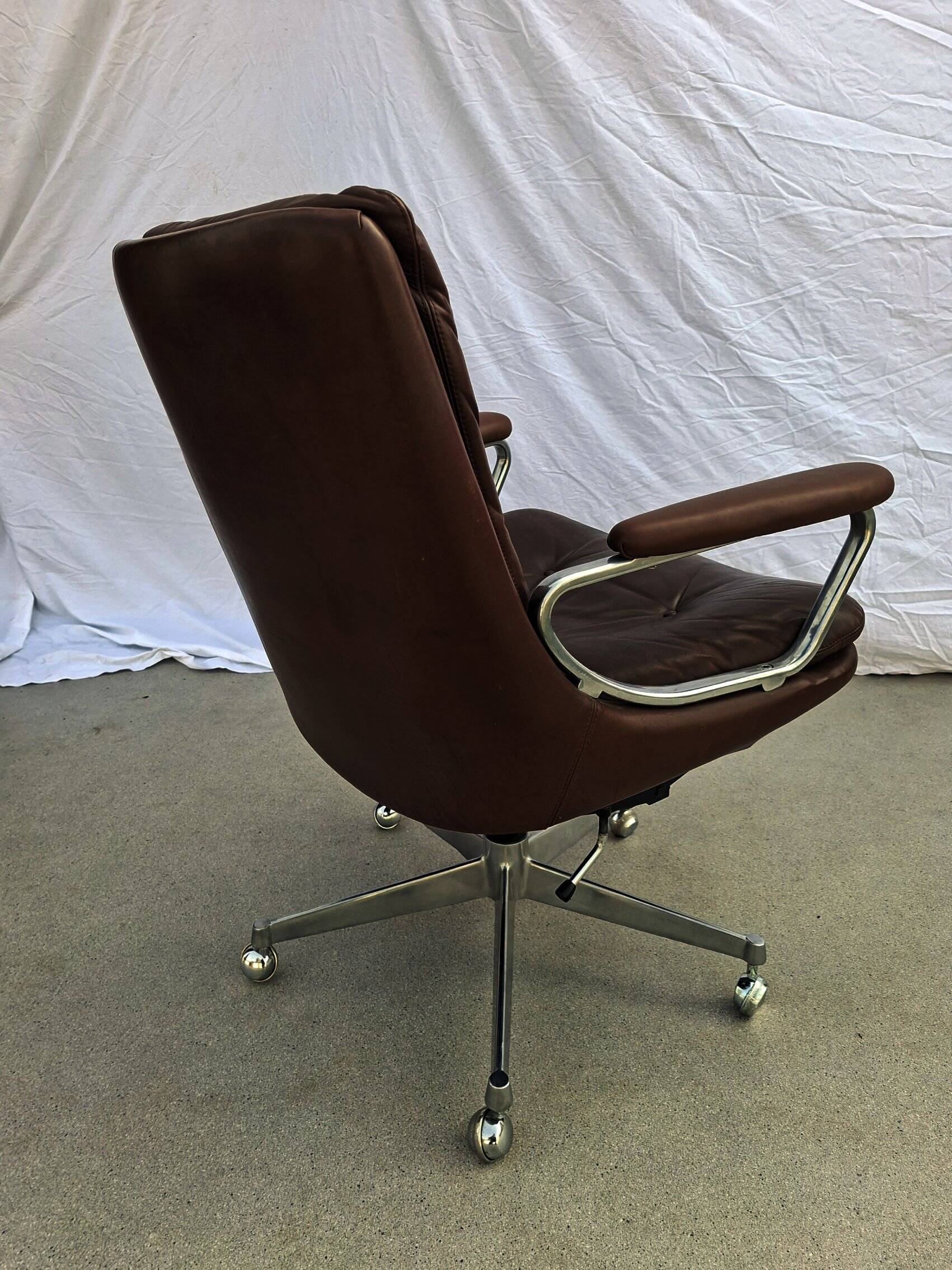 Tobacco leather office chair
