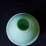 Vase en verre doublé à décor doré signé Ferjac pour Fernand Jacob.