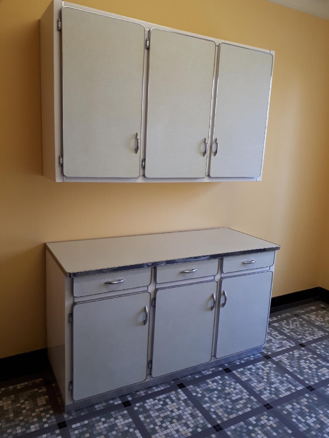 Pivoteau kitchen cupboards in formica