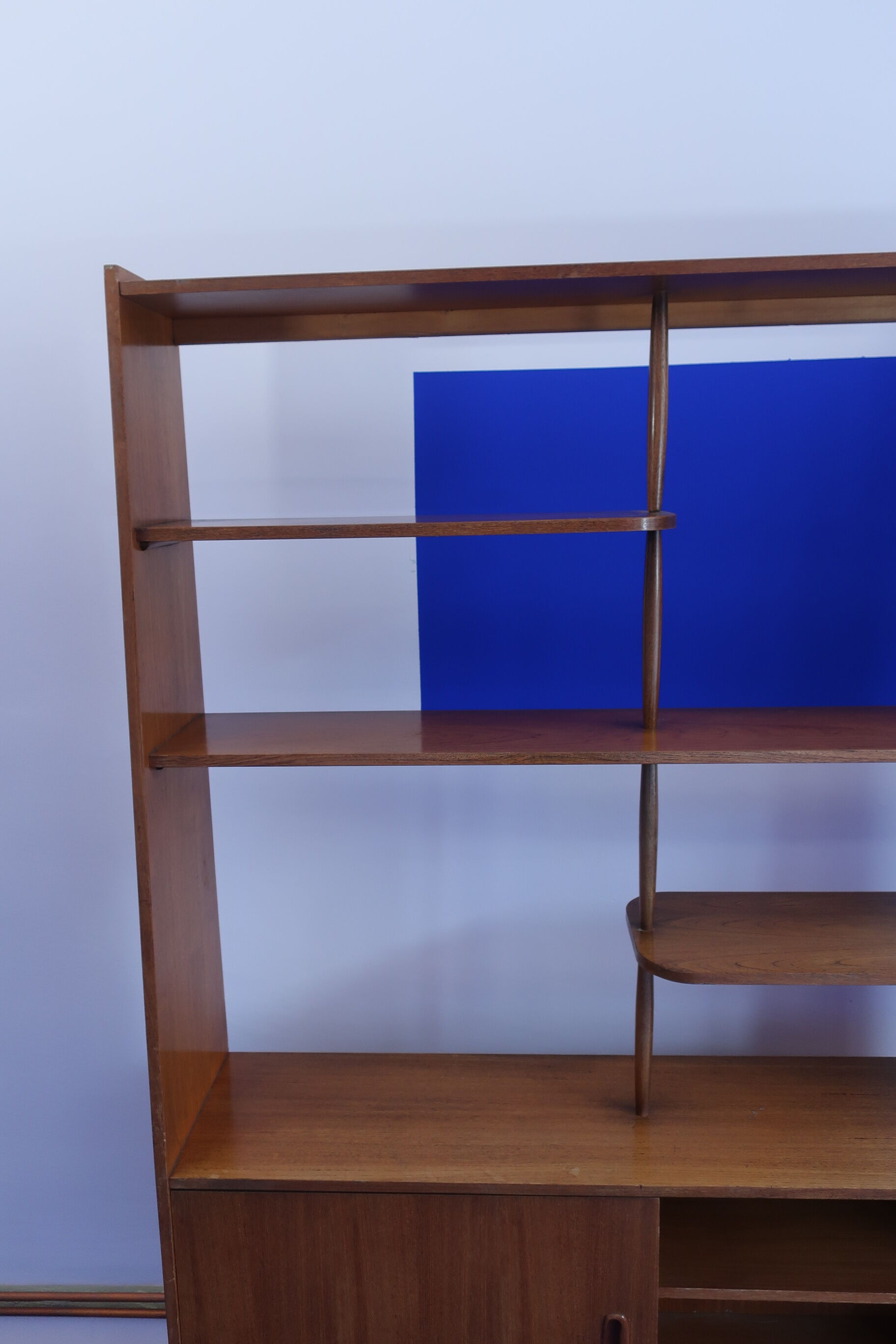 Library separator of 60s teak pieces