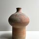 Vase sculptural en grès chamotté & émail bleu, la borne 1970