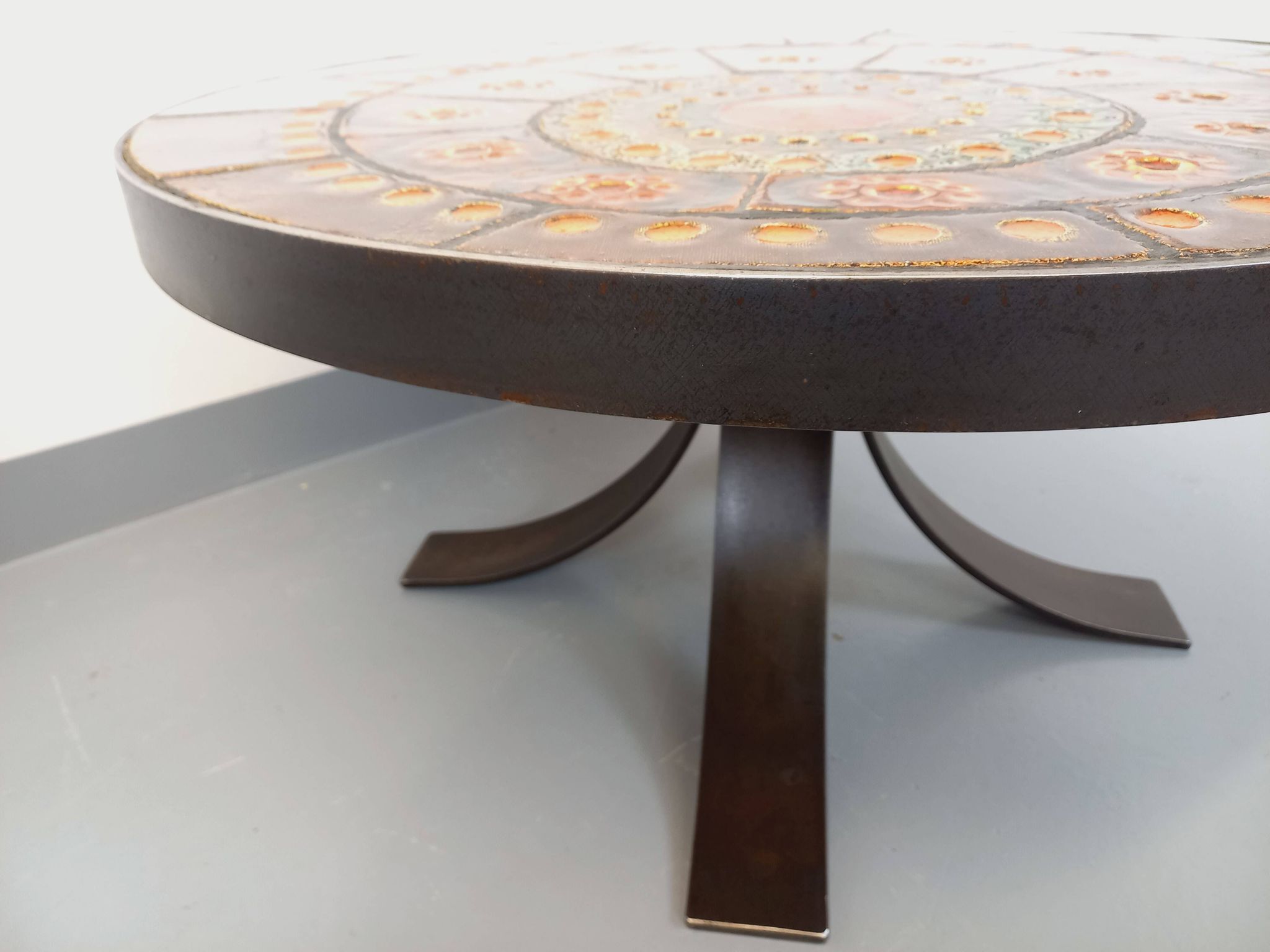 Vintage round coffee table from the 60s 70s by Raymond Corroyez in ceramic