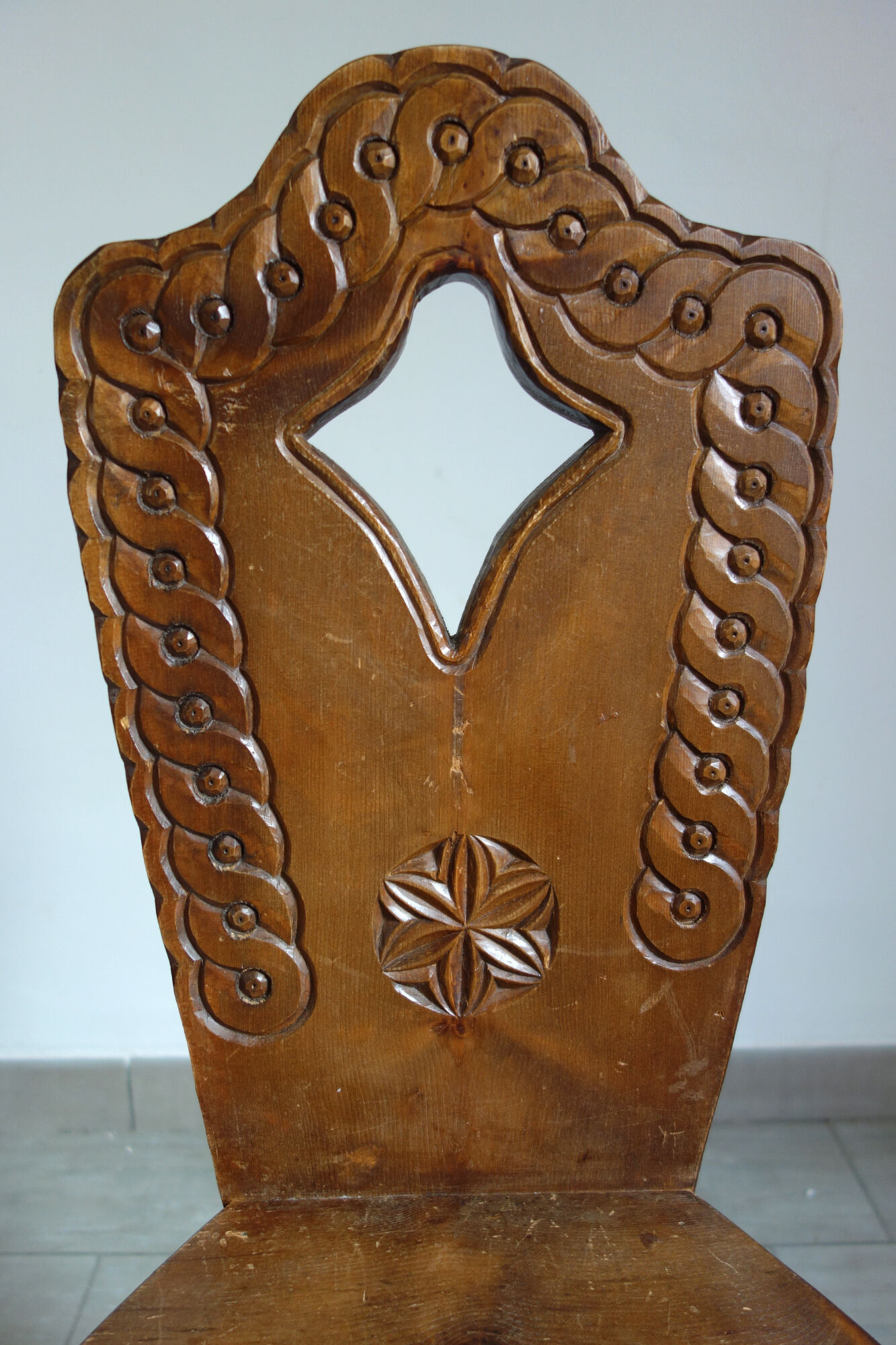 Chair folk art Queyras