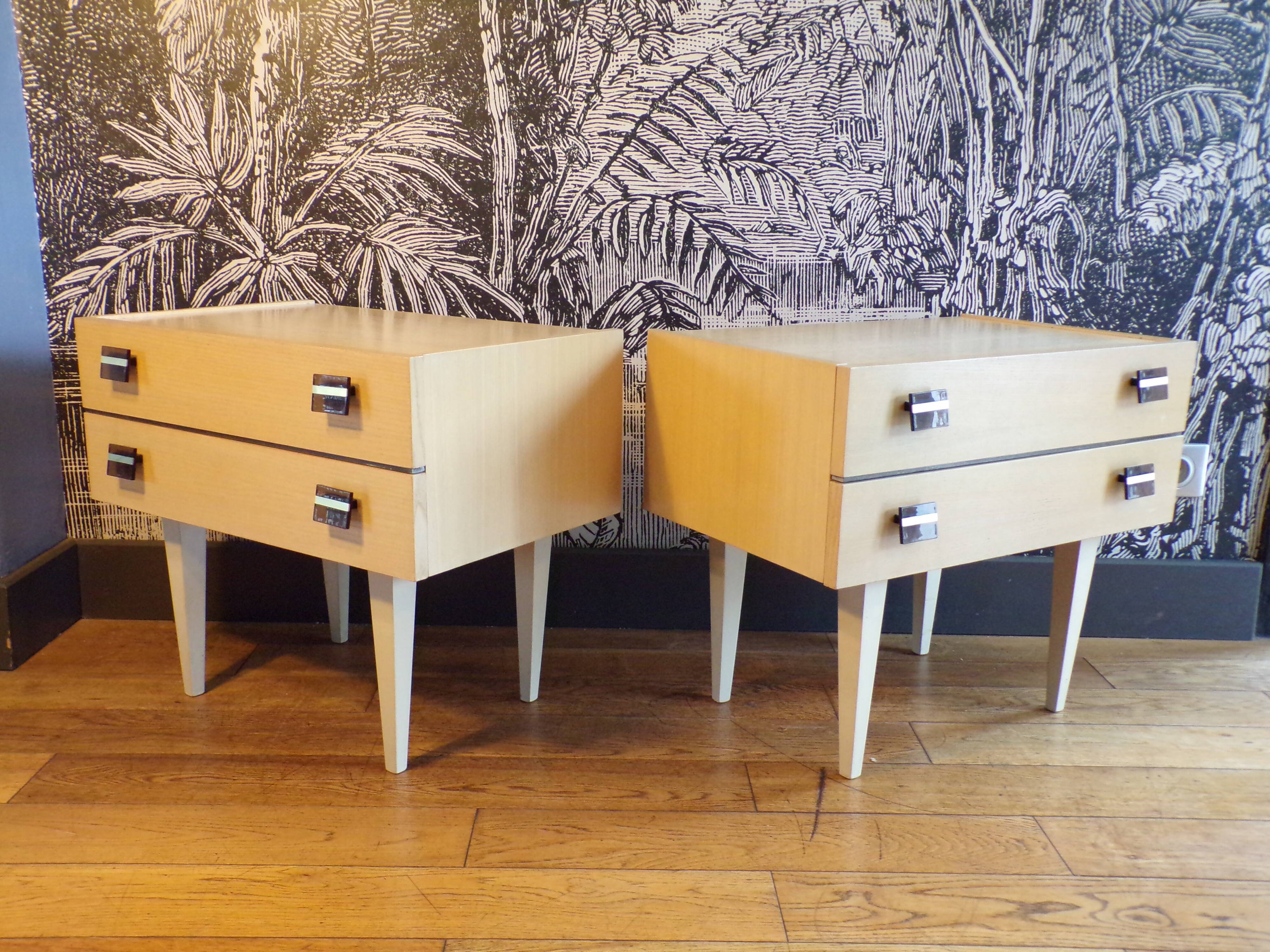Paire de chevets vinatge en bois blanchi