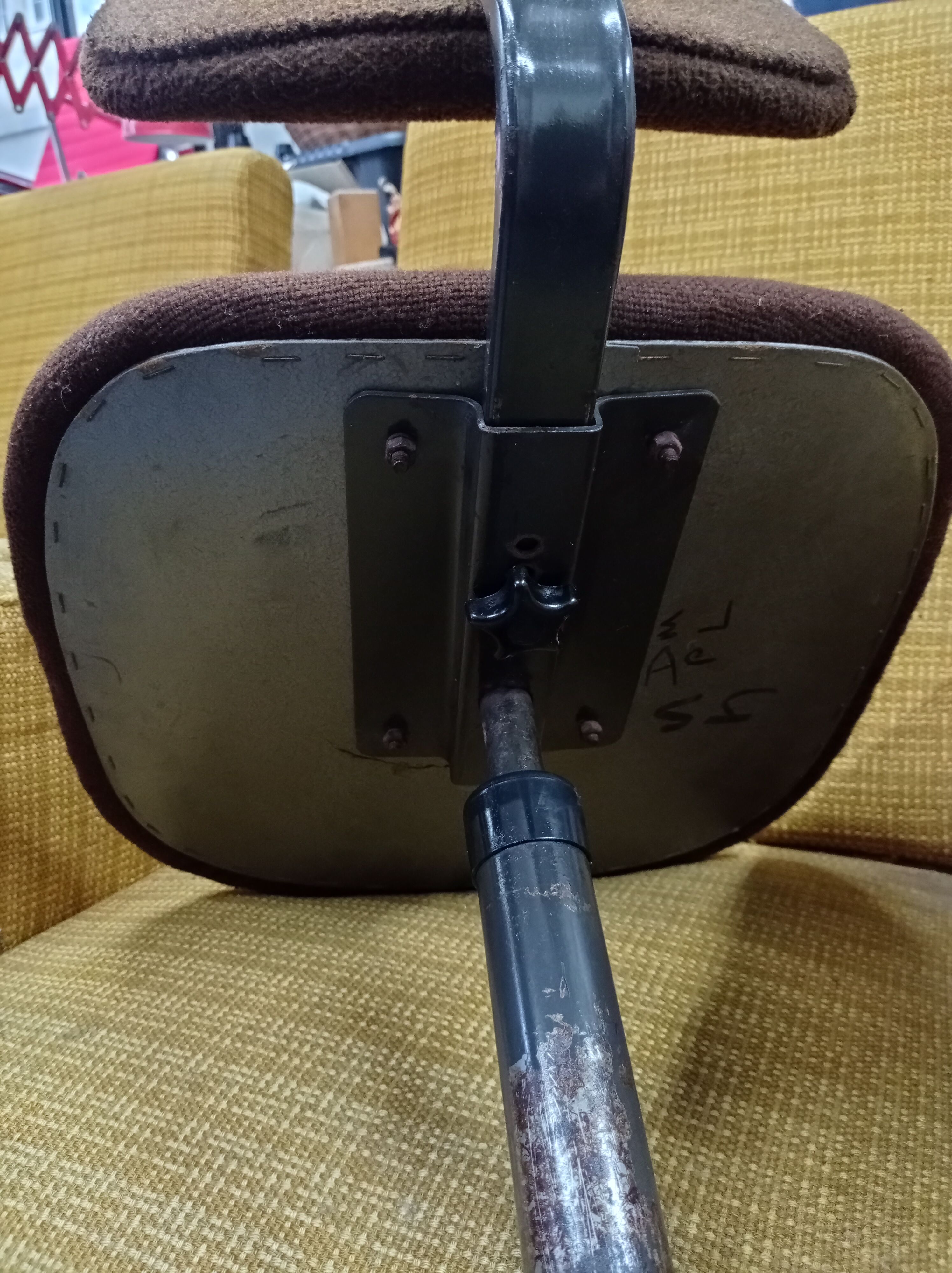 Adjustable workshop chair