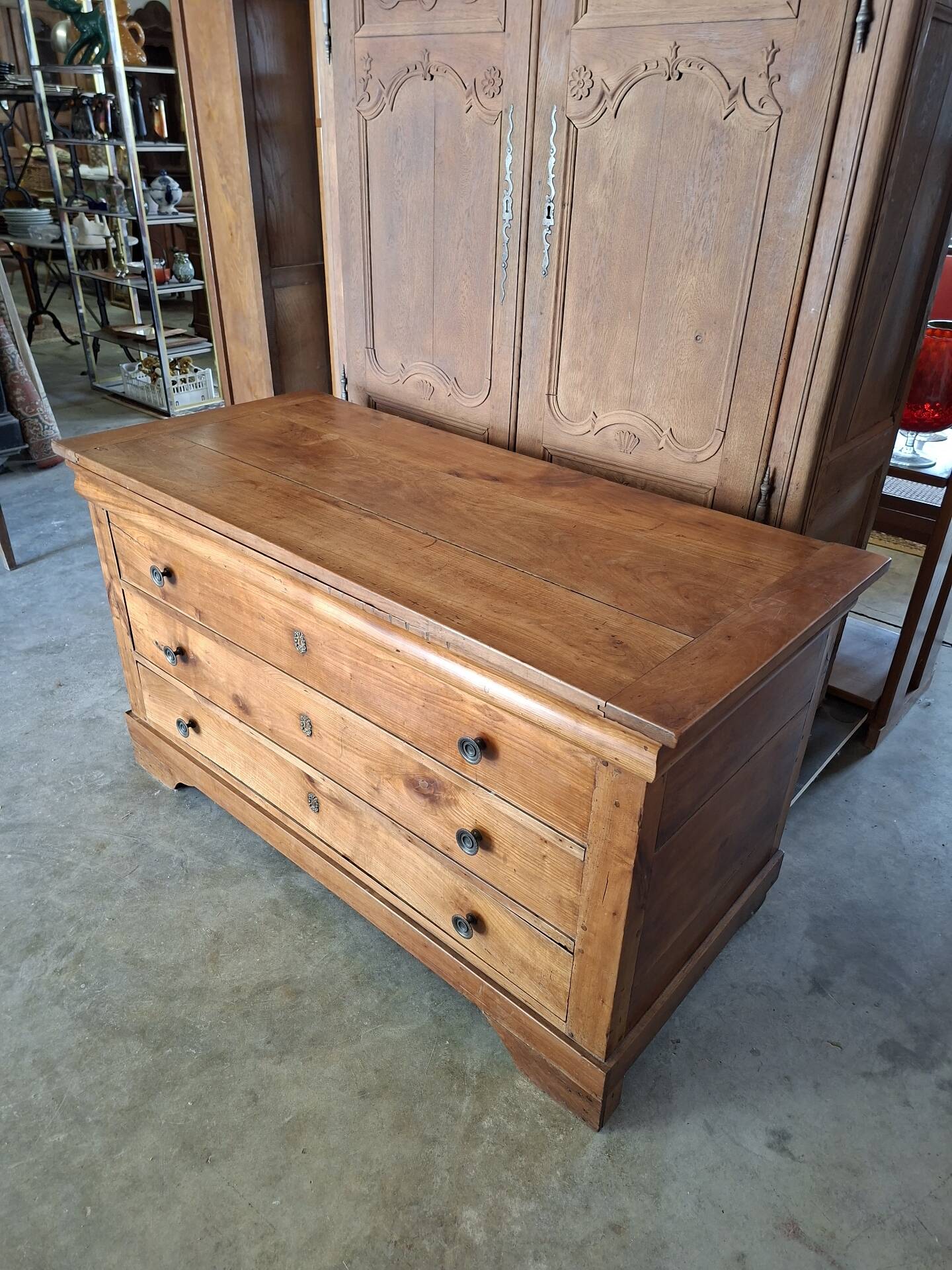 Louis Philippe 19th-century chest of drawers in solid walnut.