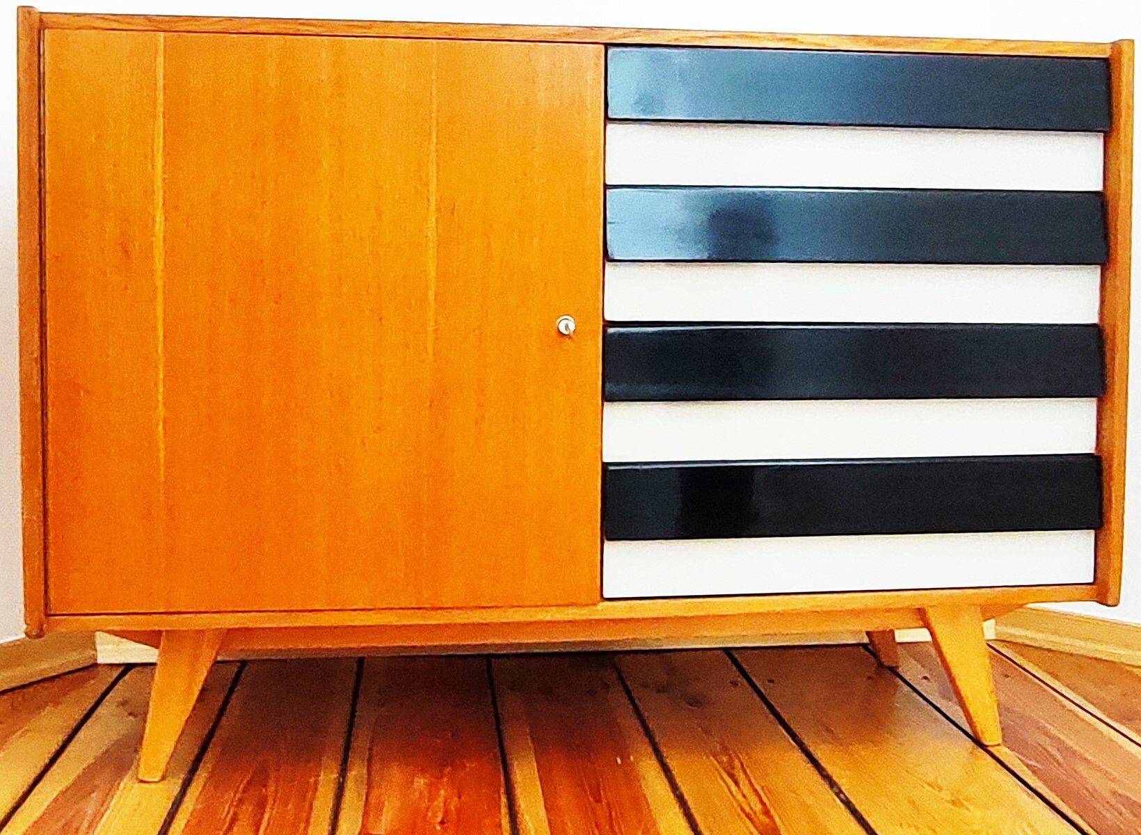 Czechoslovakian U-458 Chest of Drawers by Jiří Jiroutek for Interier Praha, 1960s
