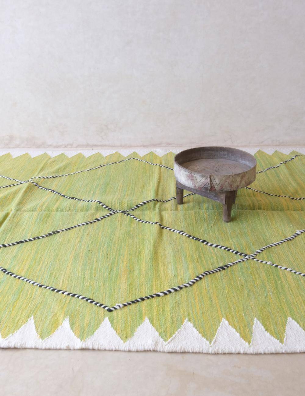 Lime green Kilim rug - 307 x 196 cm