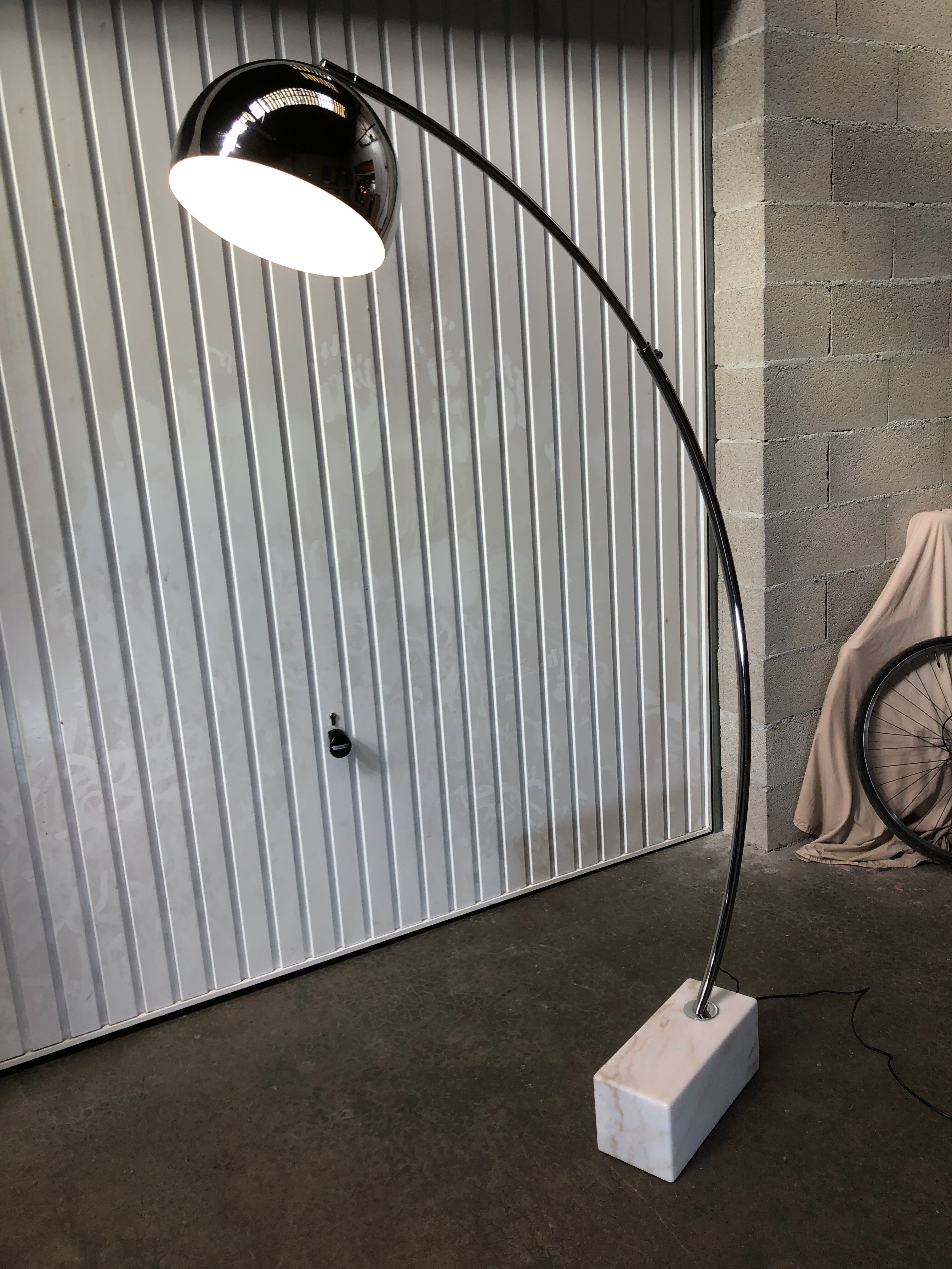 Arc floor lamp design of the 80s
