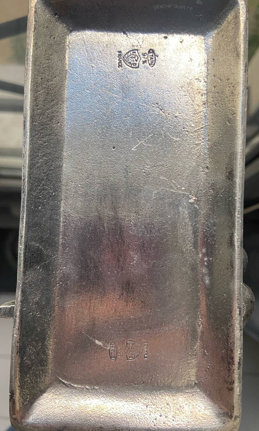 Tin figurine of a couple in love