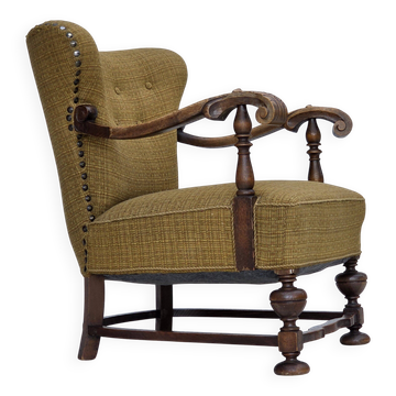 Fauteuil danois des années 1960, en laine de meuble verte d'origine, bois de chêne sculpté.