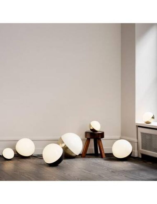 Lampe de table/lampadaire, petit modèle VL Studio de Louis Poulsen