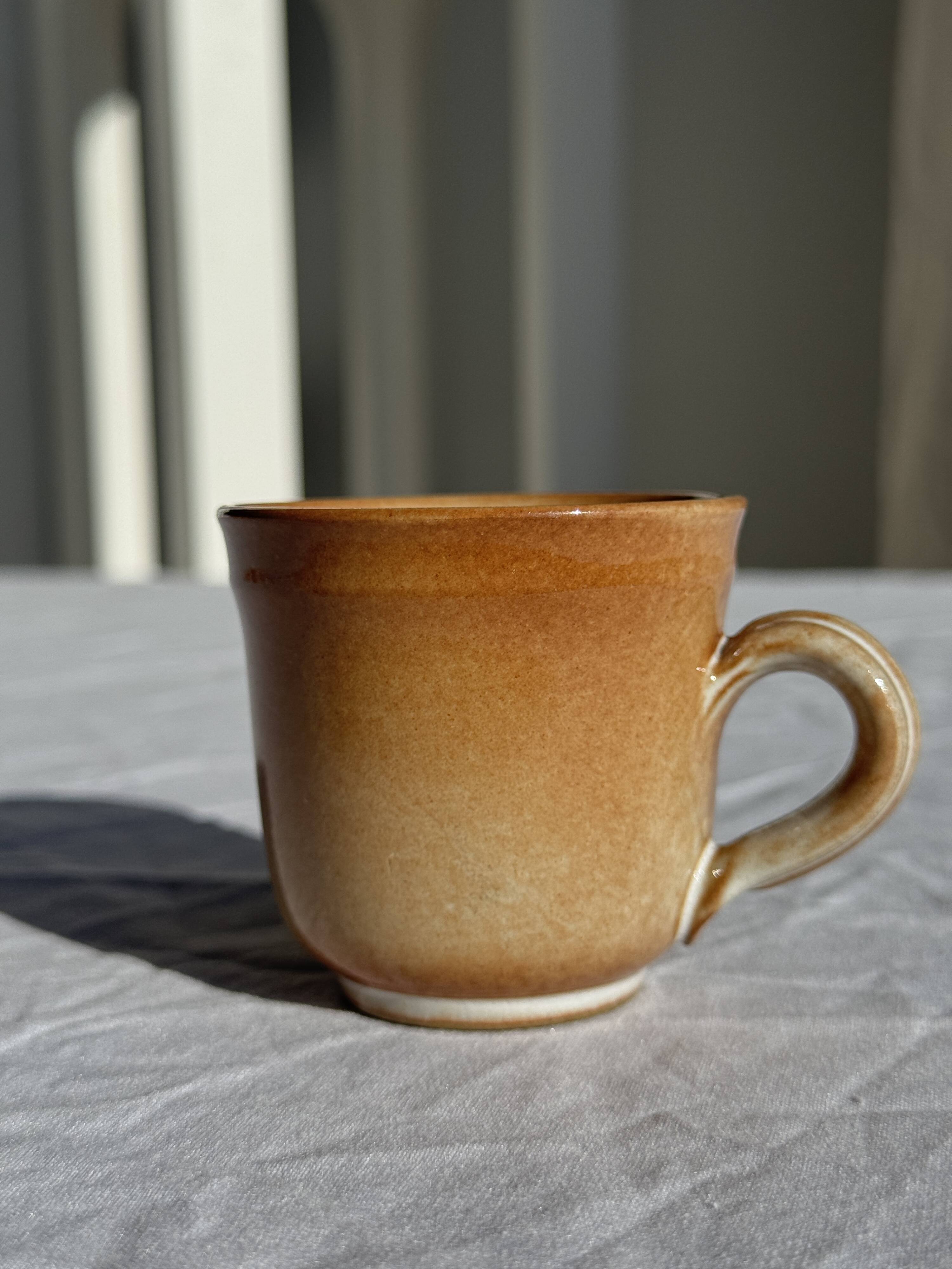 Lot de 11 tasses à café en grès à anse