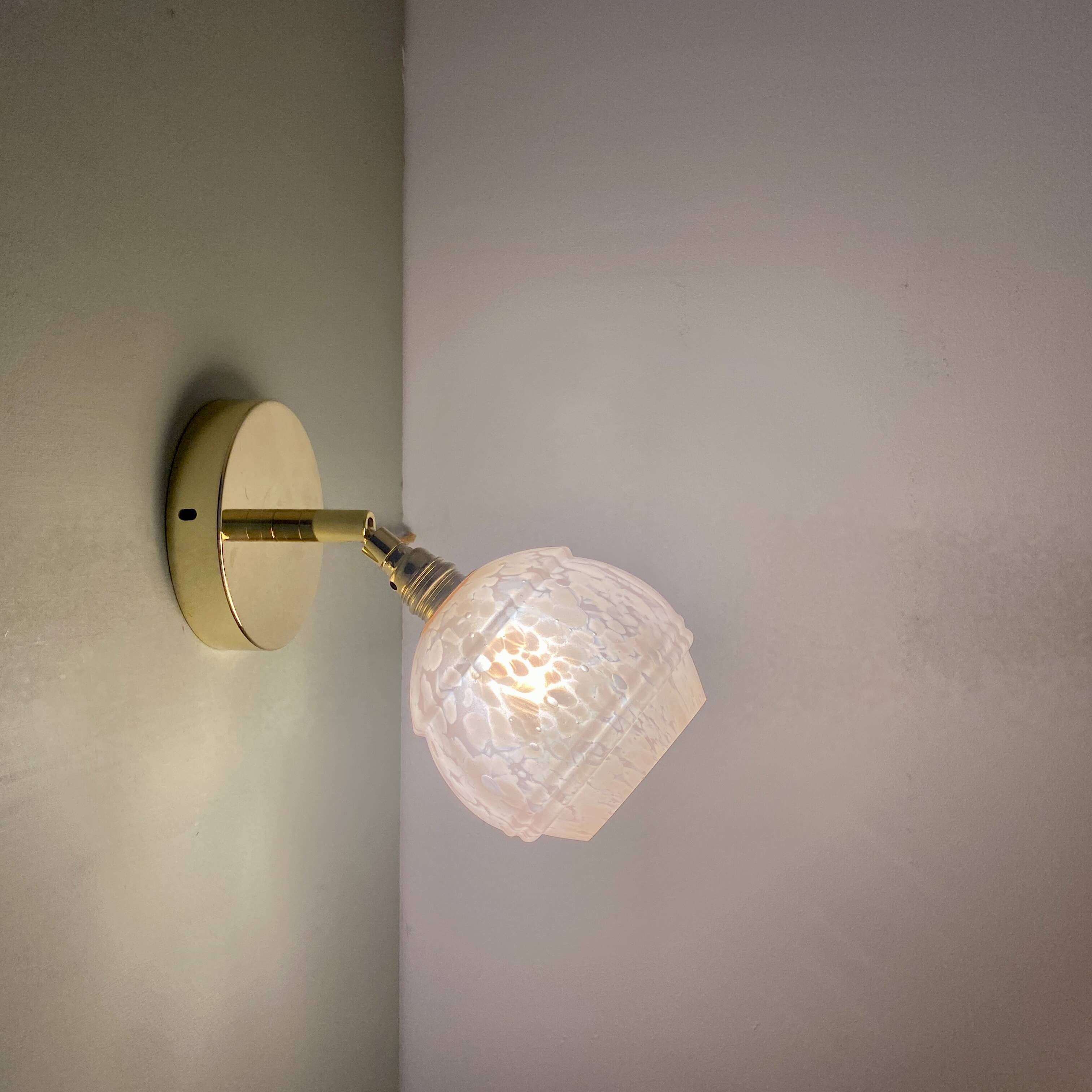 Vinatge tulip wall light in pink CLichy glass