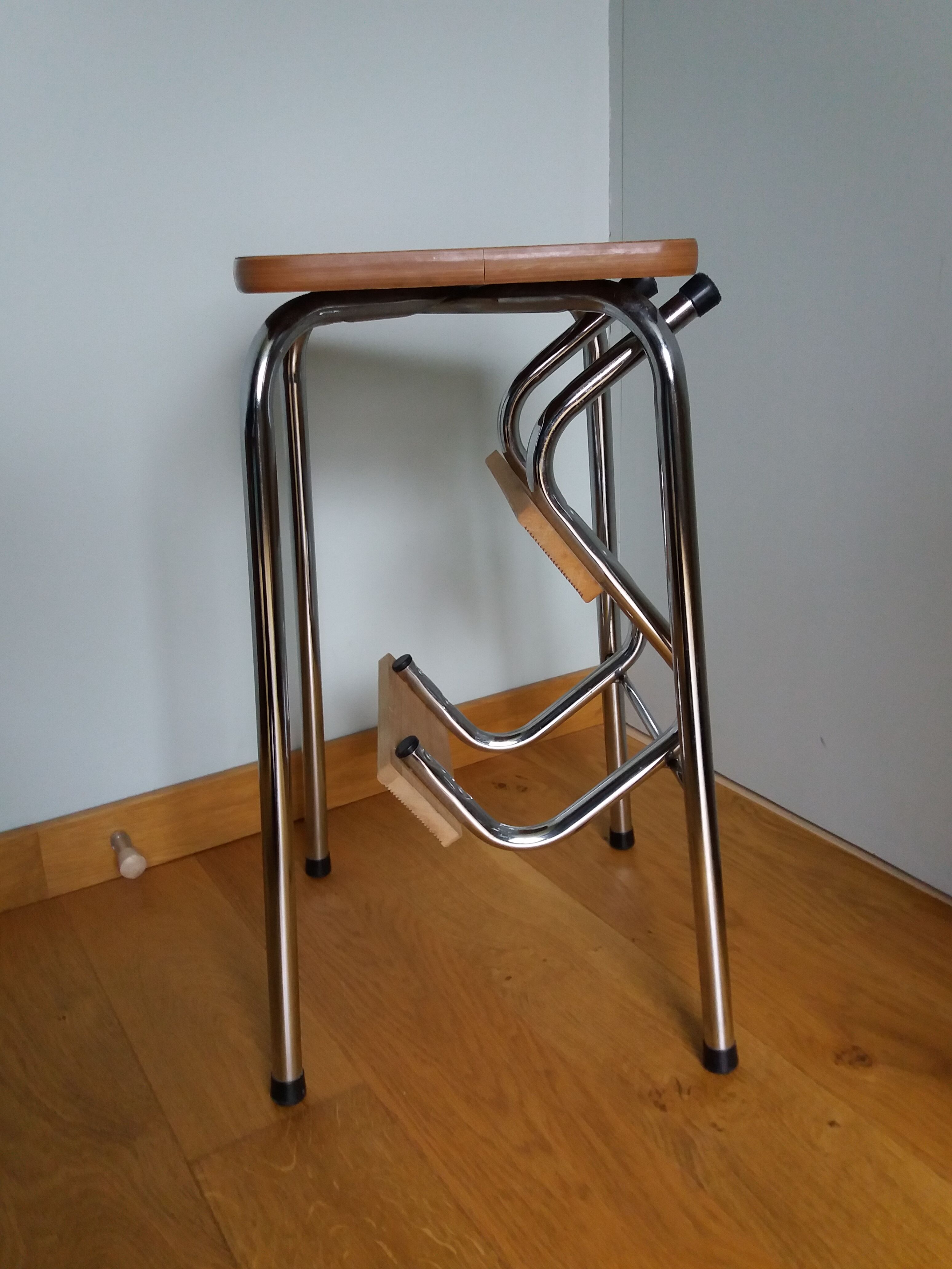 Walking step ladder stool
