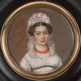 Miniature debut XIXe femme a la coiffe empire cadre bois noirci