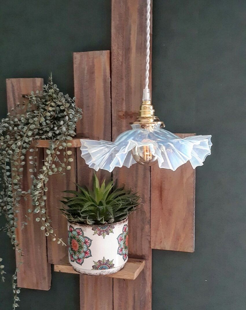 Opalescent opaline suspension