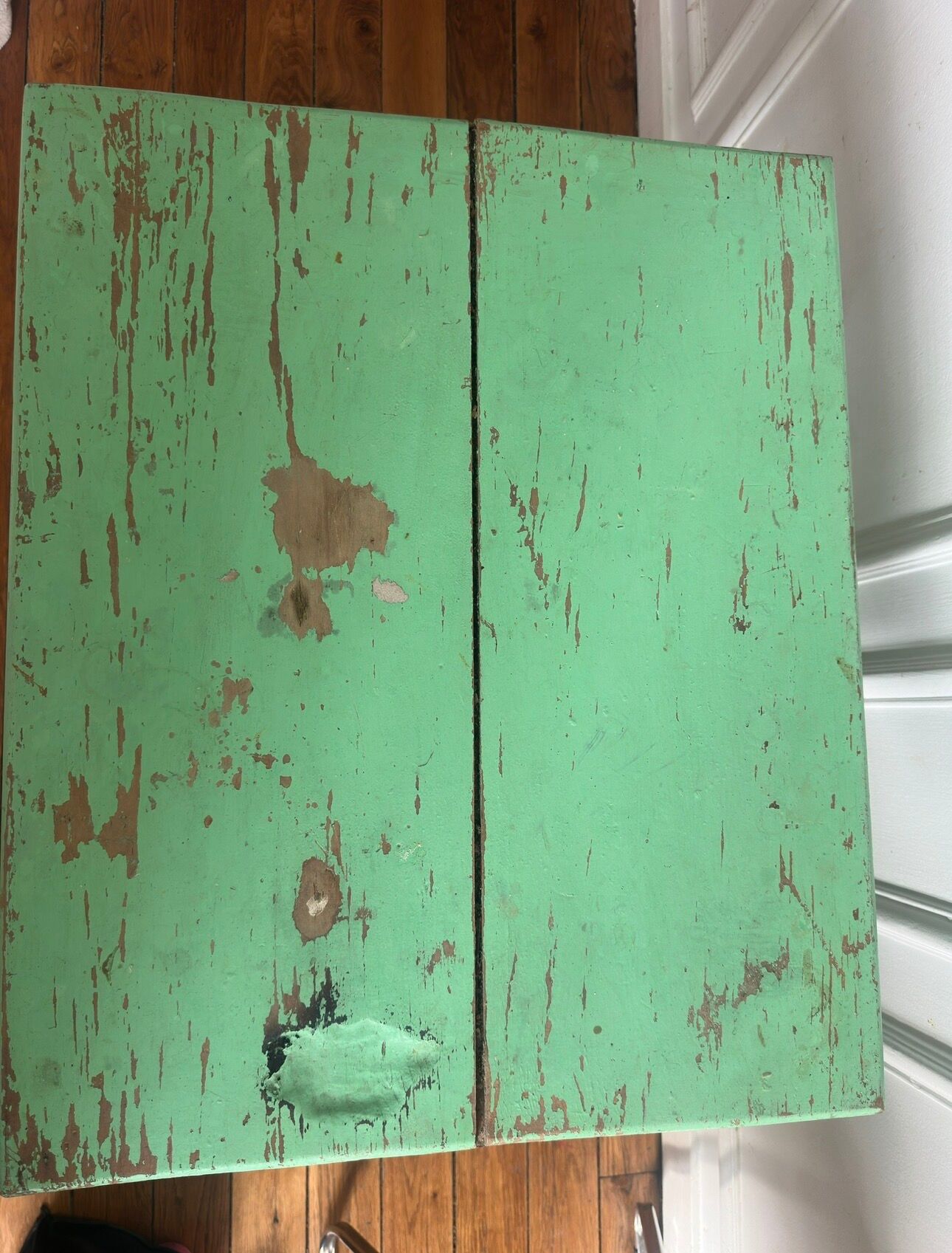 Vintage farmhouse table in solid wood with beautiful antique patina.