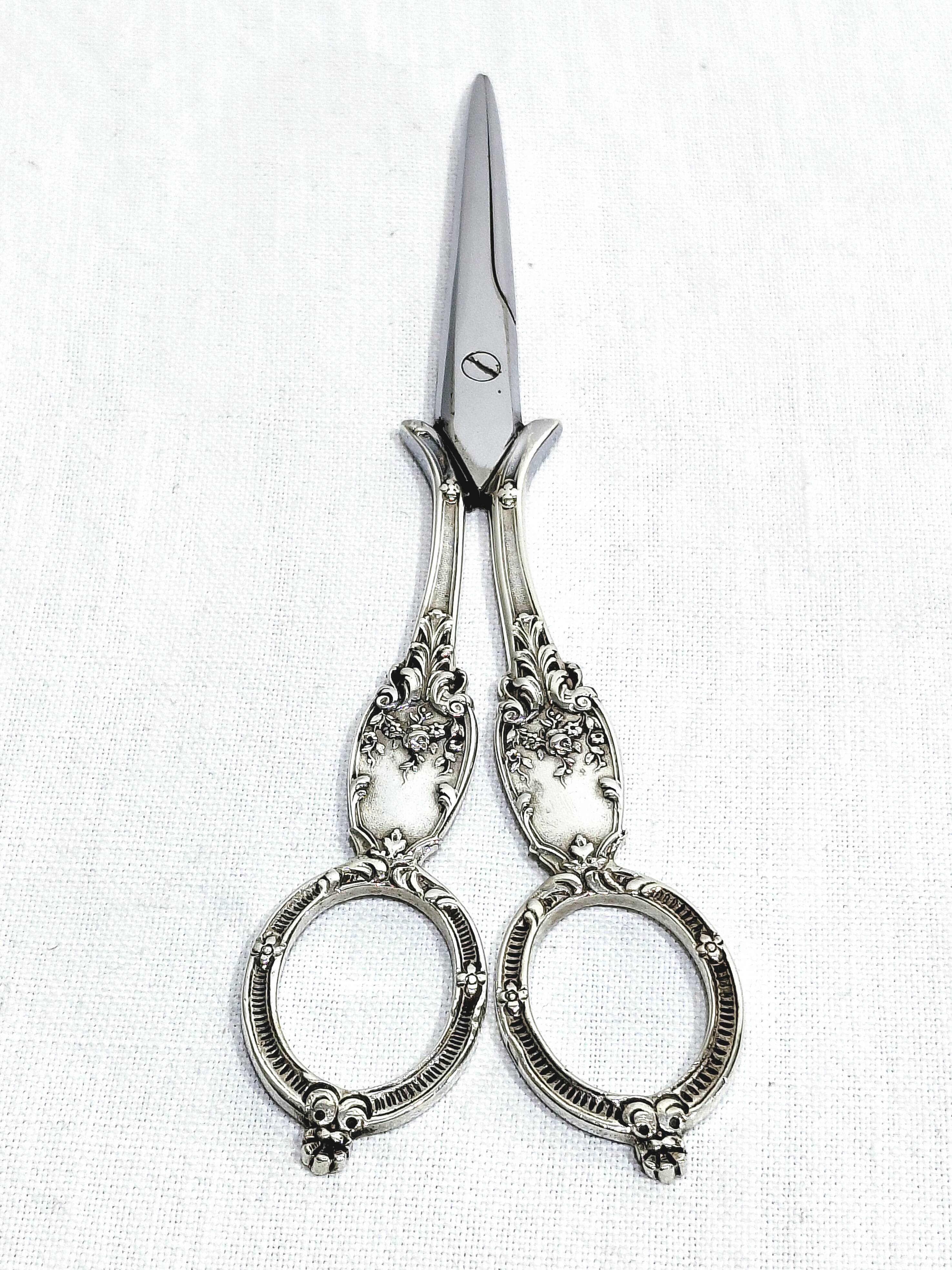 Eugène Schifferlet - Pair of grape scissors in silver
