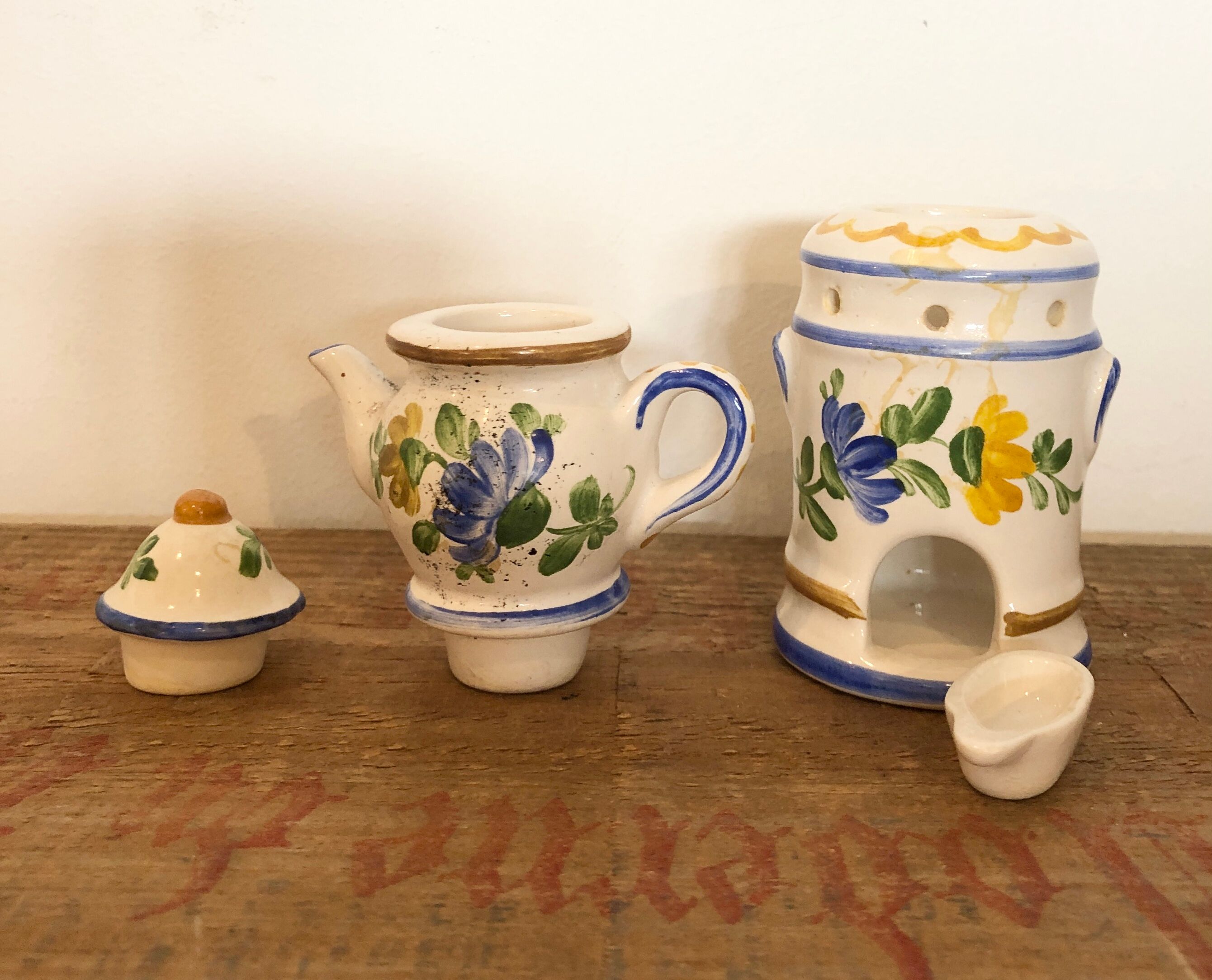 Mini tea and stove moustiers