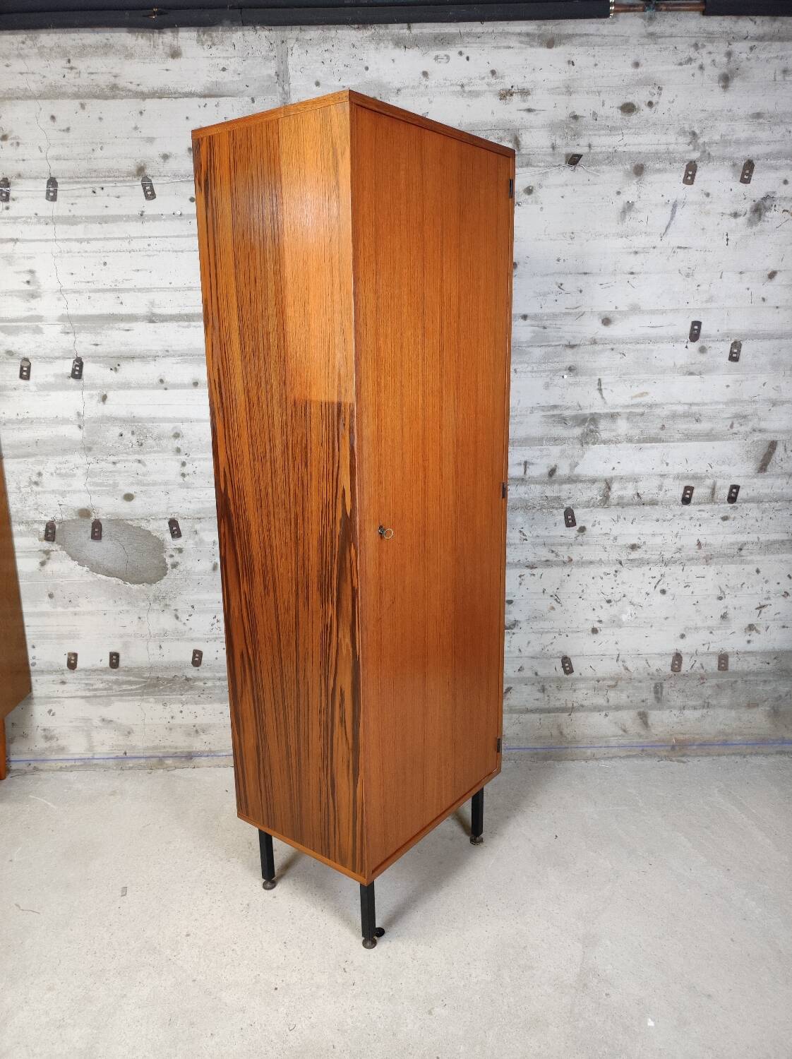 Vintage cupboard/bonnetière