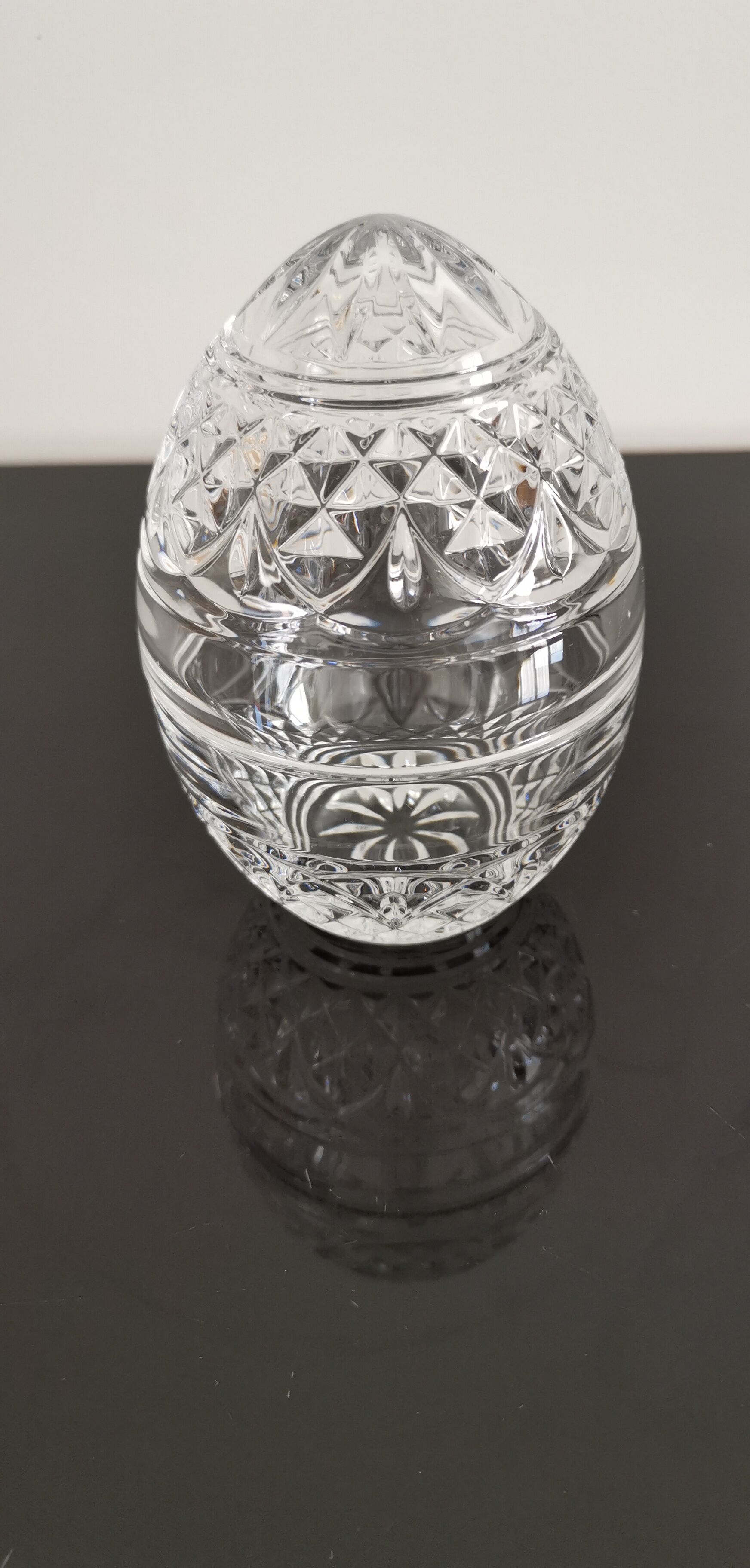 Old crystal drageoir/candy maker in the shape of an egg Cristal d'Arc