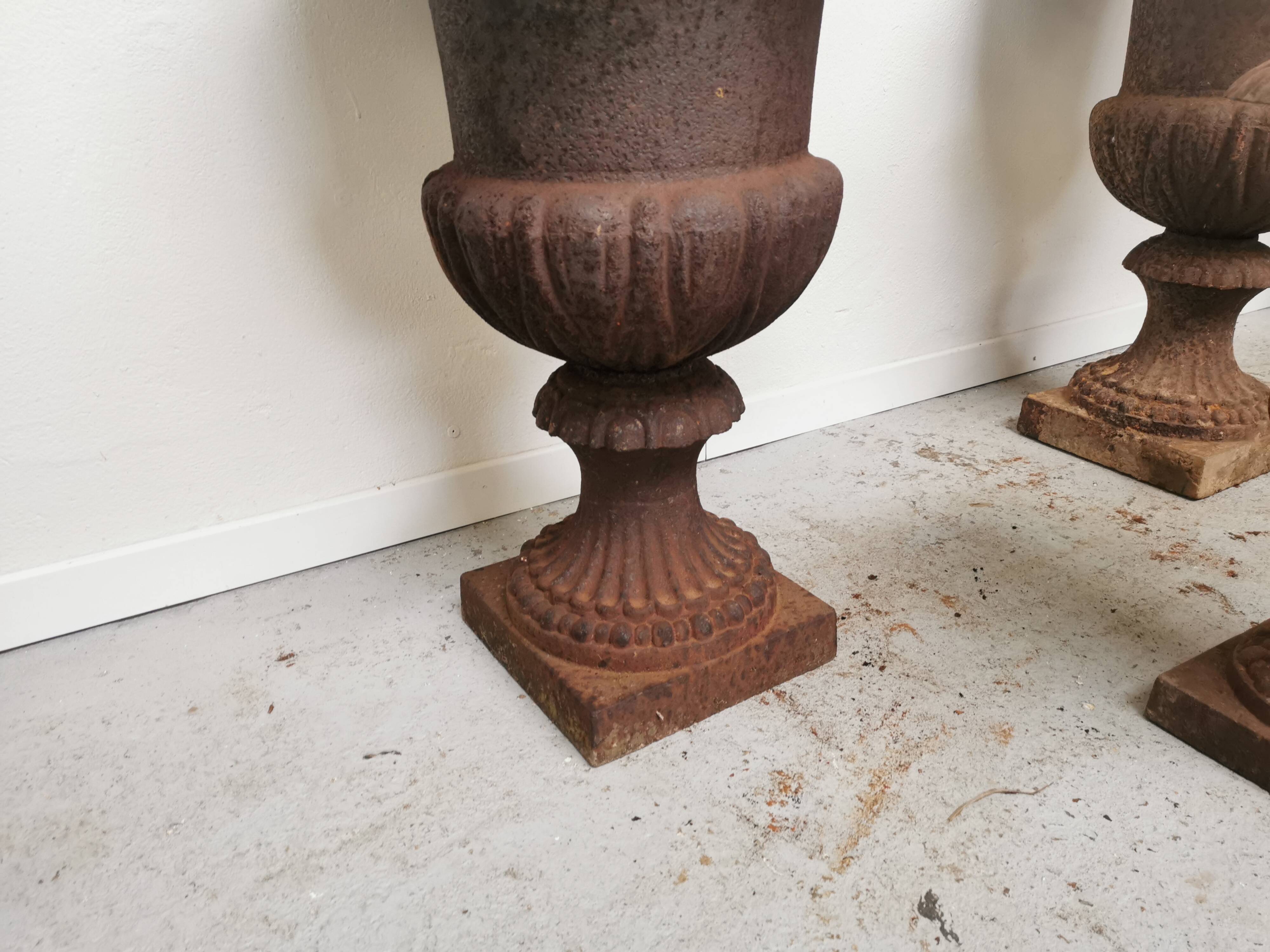 70cm cast-iron Medici vase