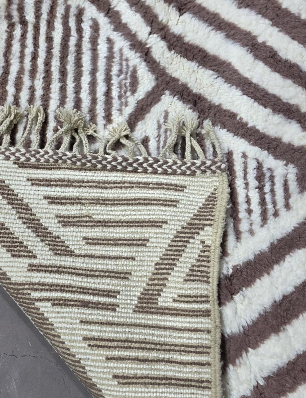 Contemporary Moroccan rug - 300 x 246 cm