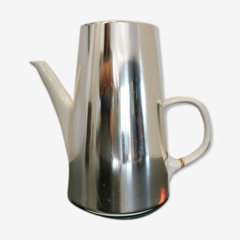 White melitta pourer with silver over