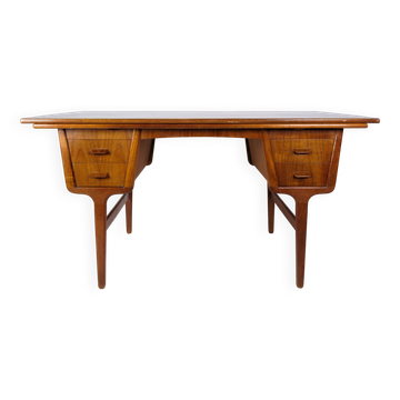 Bureau en bois de teck, design unique, finlandais des années 1960