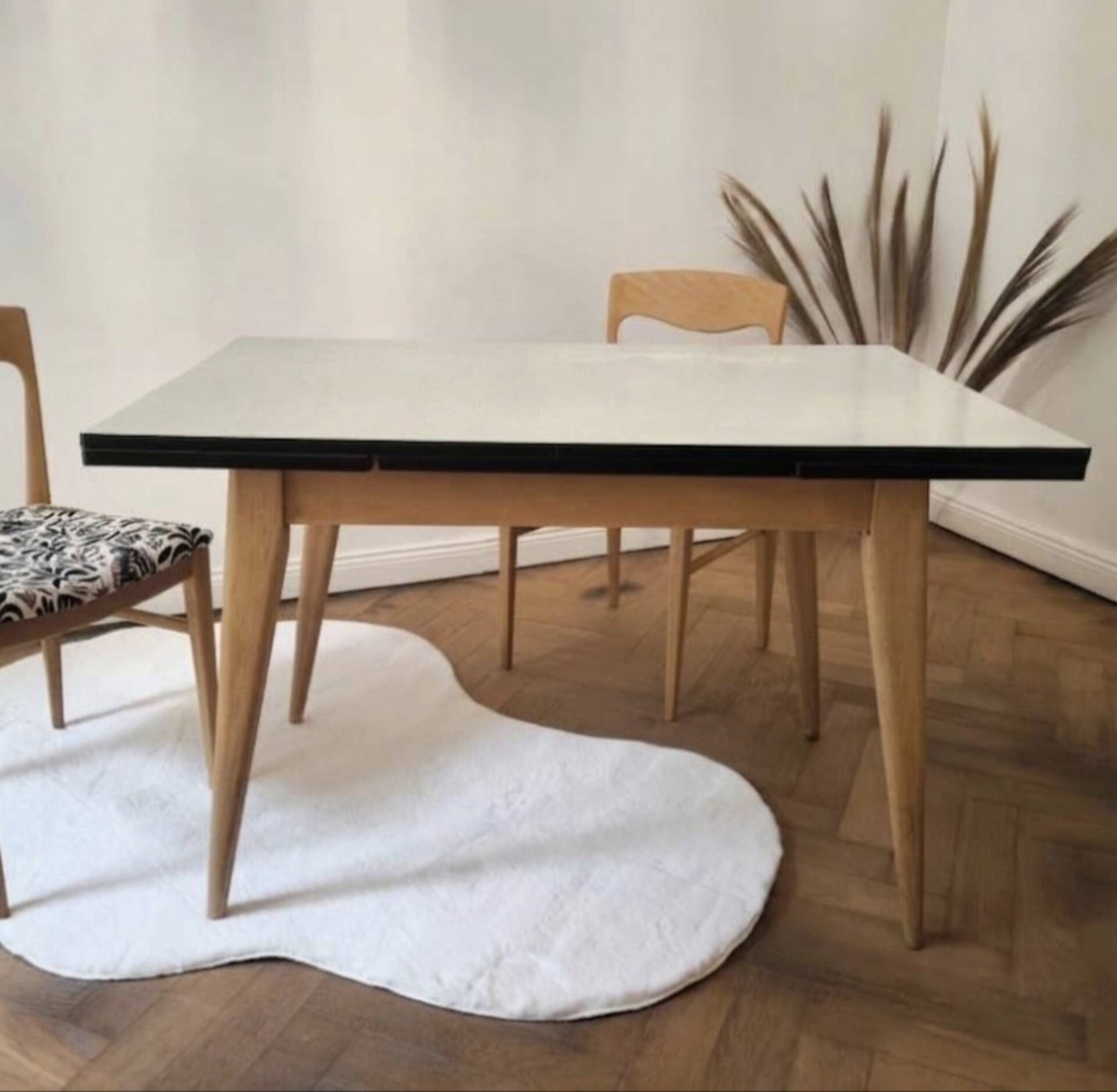 Vintage table in aqua Formica with extensions – Wooden legs