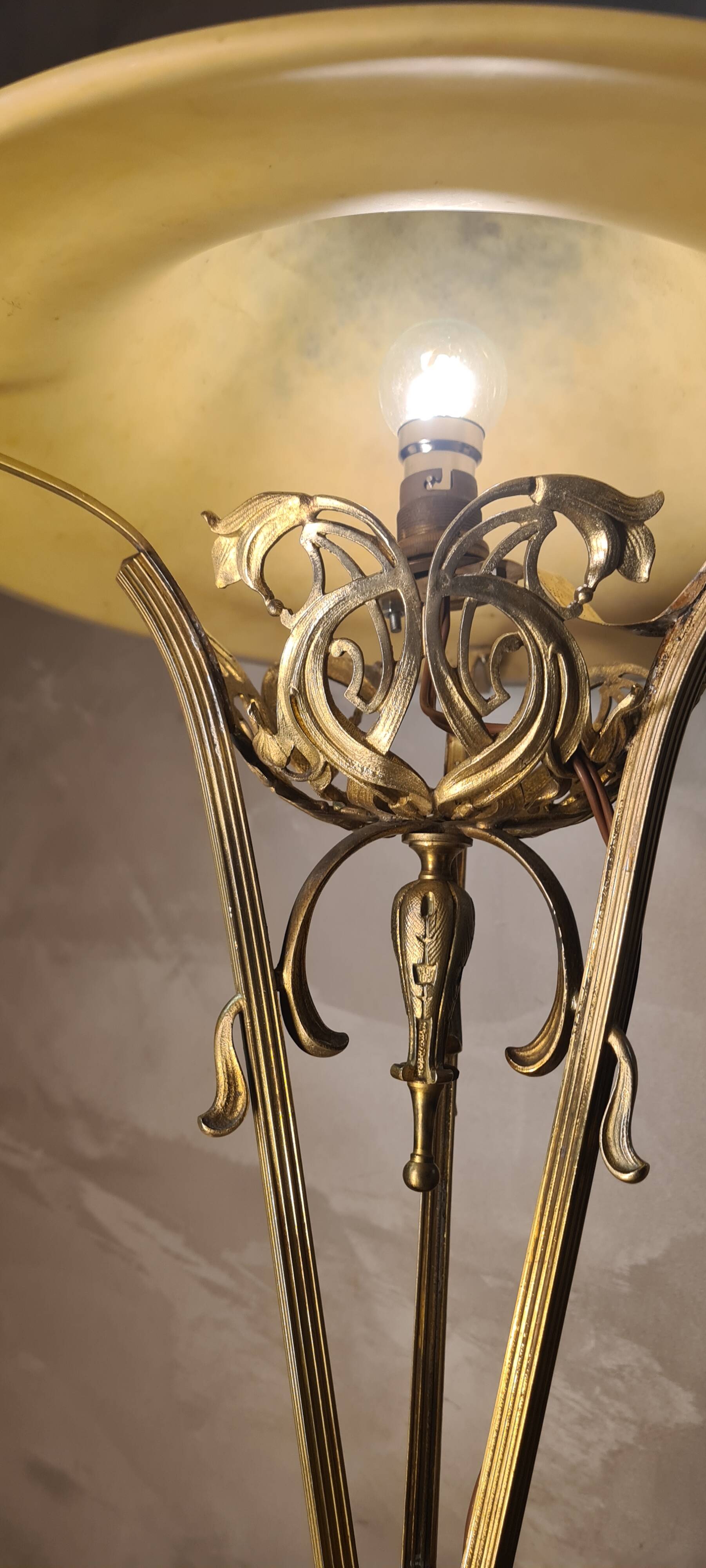 Art Nouveau lamp, chiseled bronze, old Majorel style base, signed glass paste basin 57x38