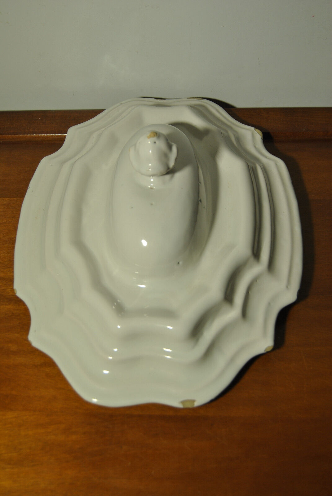 Vegetable soup tureen lid Moustiers 18th century South France