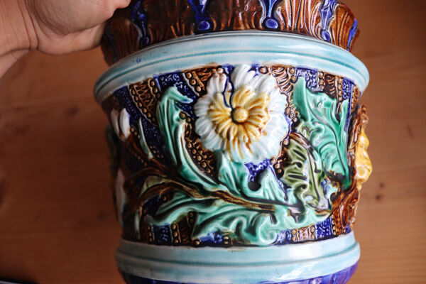 Cache-pot ancien en barbotine à décor de lions